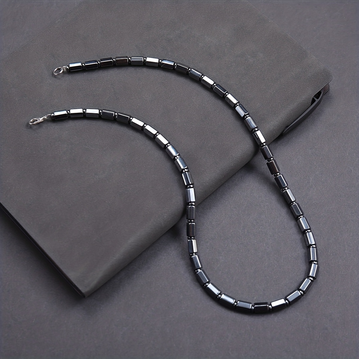 collier de perles en     noire pour hommes et femmes -   minimalistes avec accents, bijou élégant de     et   pour la saint-valentin,   des mères, thanksgiving - collier   toute lannée, bijoux perlés, accessoire de fête Détails du produit 3