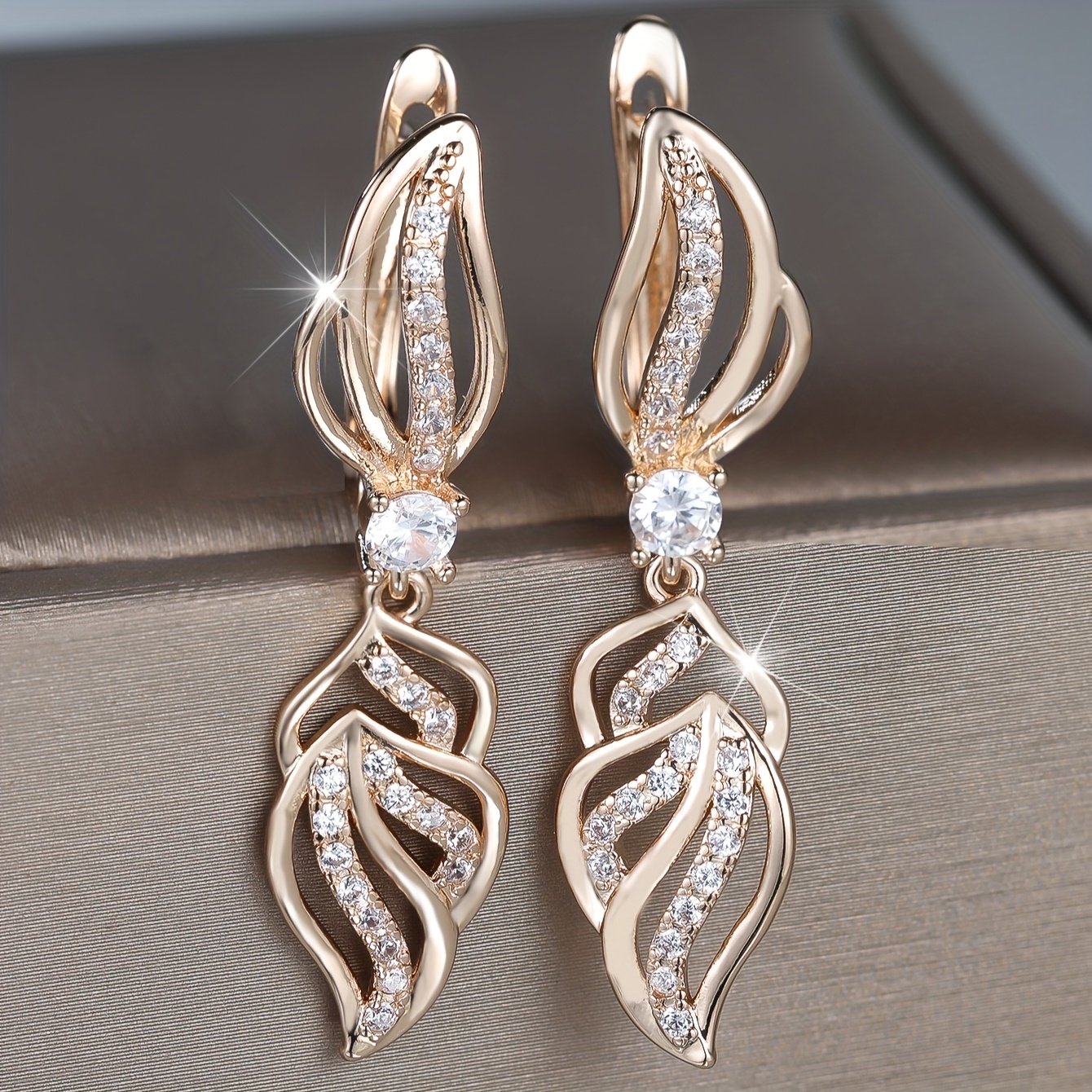 E-shop ANGOL Bohemian-Stil Elegante Blatt-Ohrringe, Synthetischer Zirkonia, KC Hypoallergener Schmuck, Muttertagsgeschenk, Hochzeit , Zarter Schmuck,