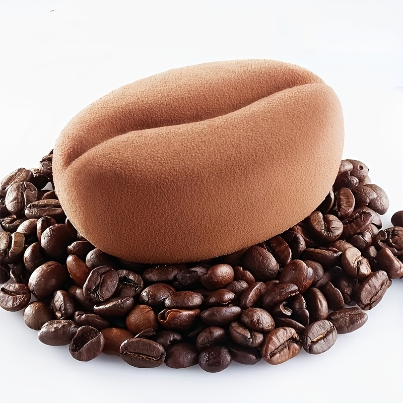 koffiemousse in coupes met krokante chocolade | delicious.magazine