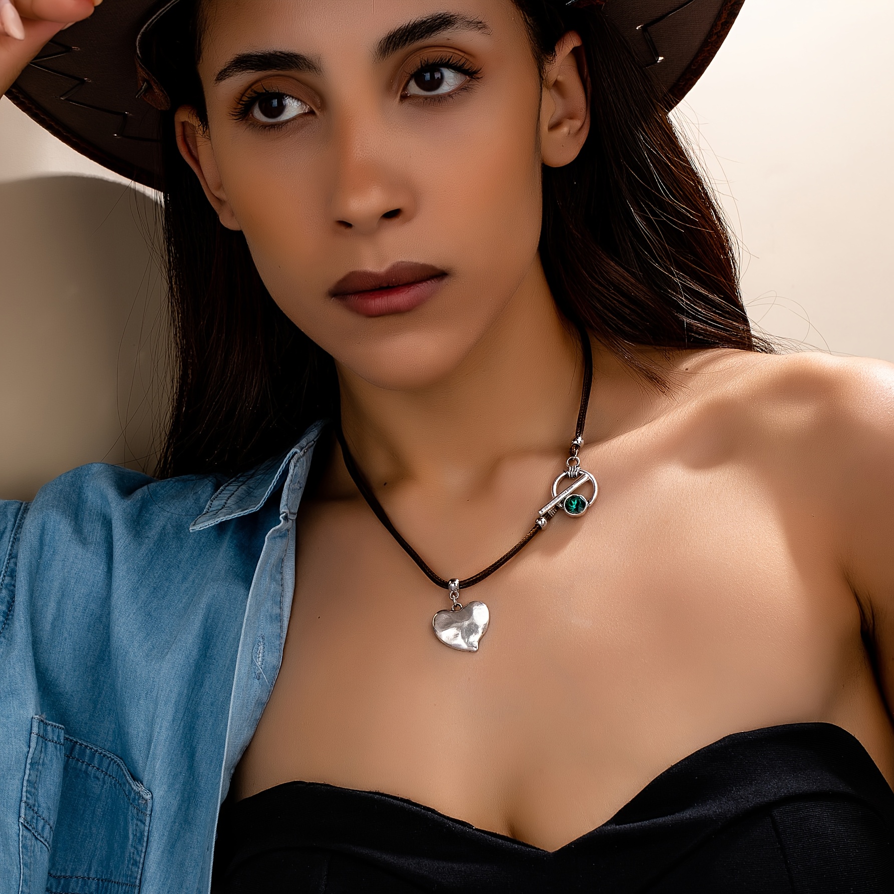 E-shop Ein vielseitiger, einfacher Lederseil-Herzanhänger im Western-Cowboy-Stil, geeignet als Geschenk, Damenmode-Halskette für den