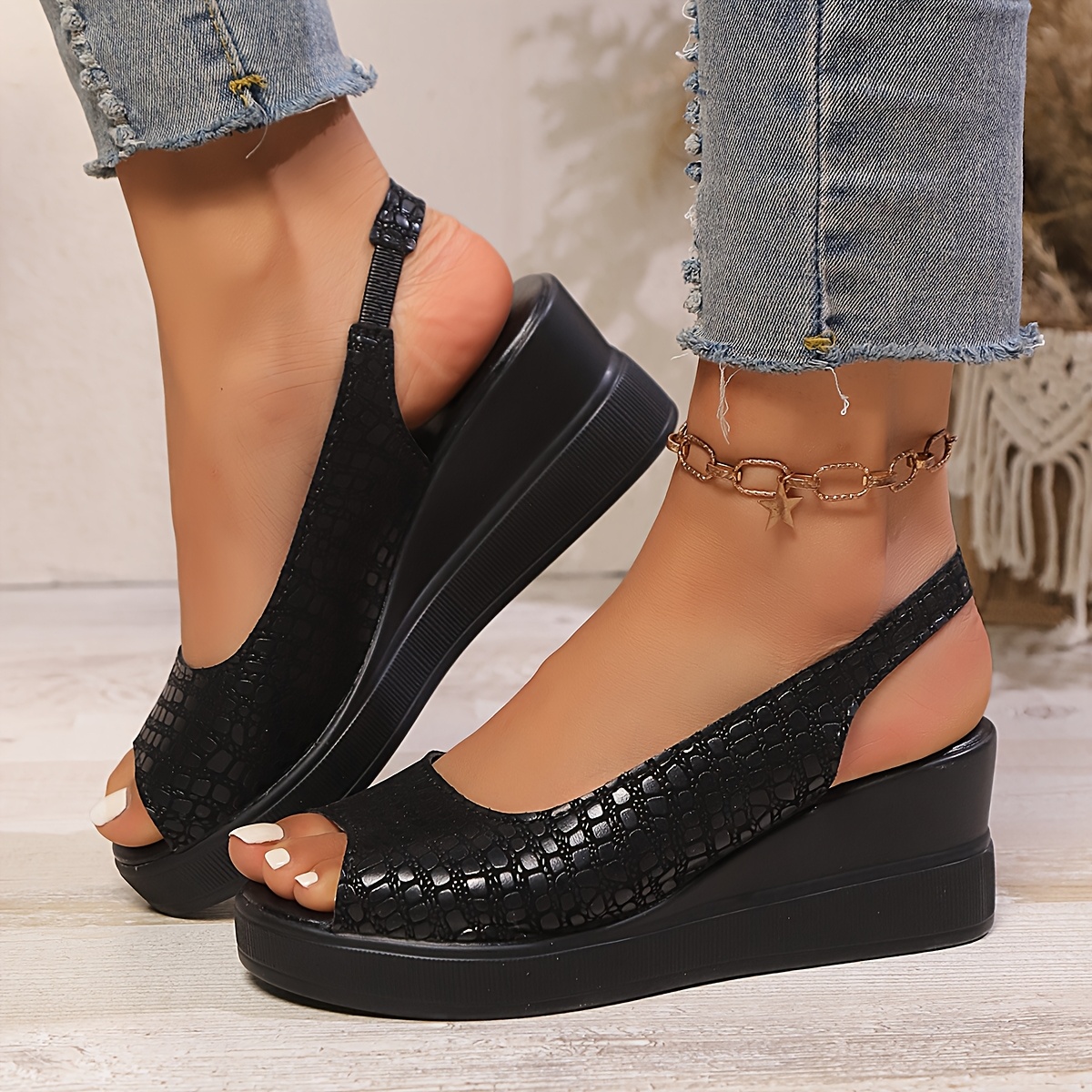 Women'S Stylish Black Wedge Sandals with Thick Soles And Open Toes, Perfect for Comfortable Everyday Wear During Vacations.