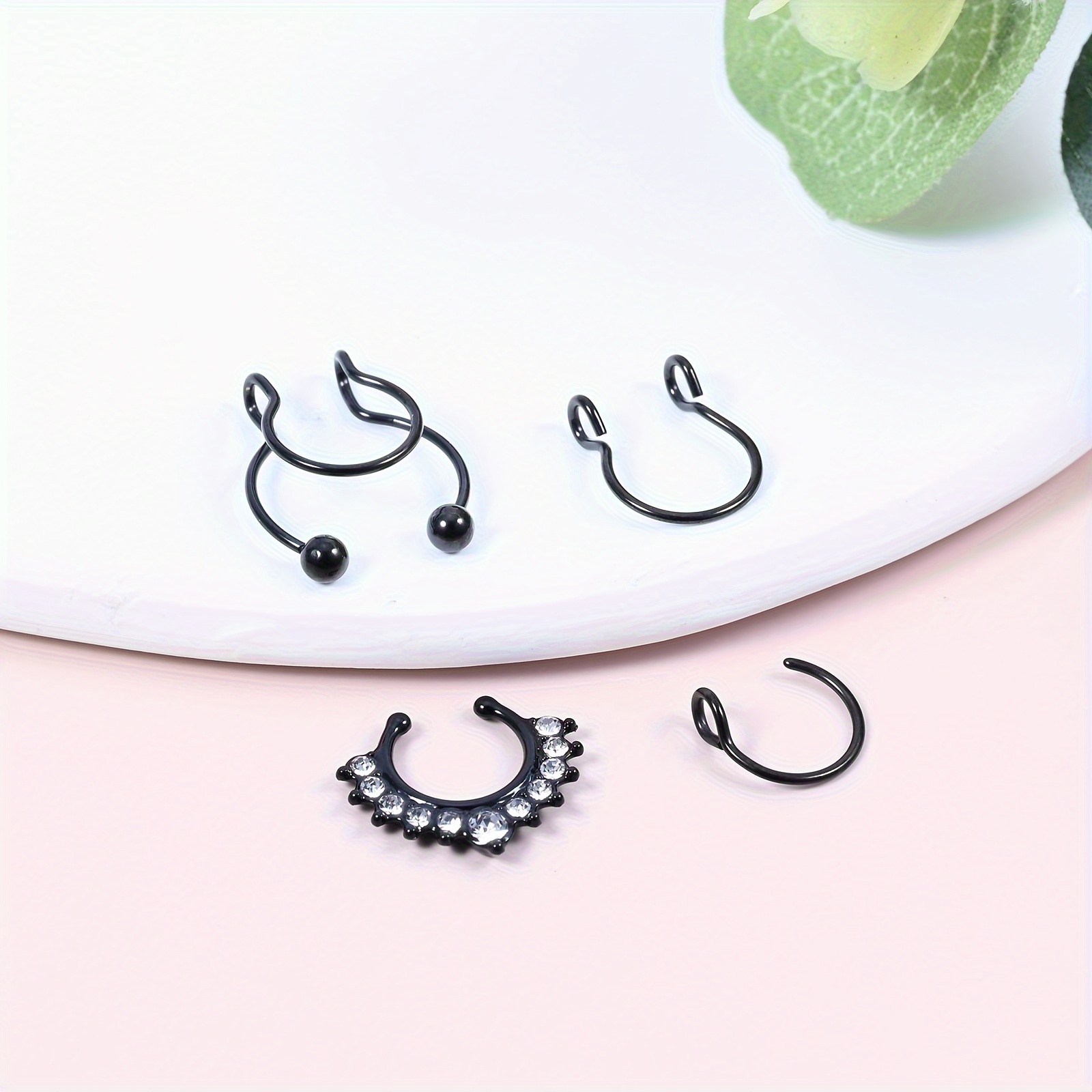 LuLiyLdJ 4 Pezzi Falsi Naso Trafitto Anelli Naso Finto Setto Piercing  Orecchie Non Trafitte Labbro Anelli per Uomo Donna : : Moda