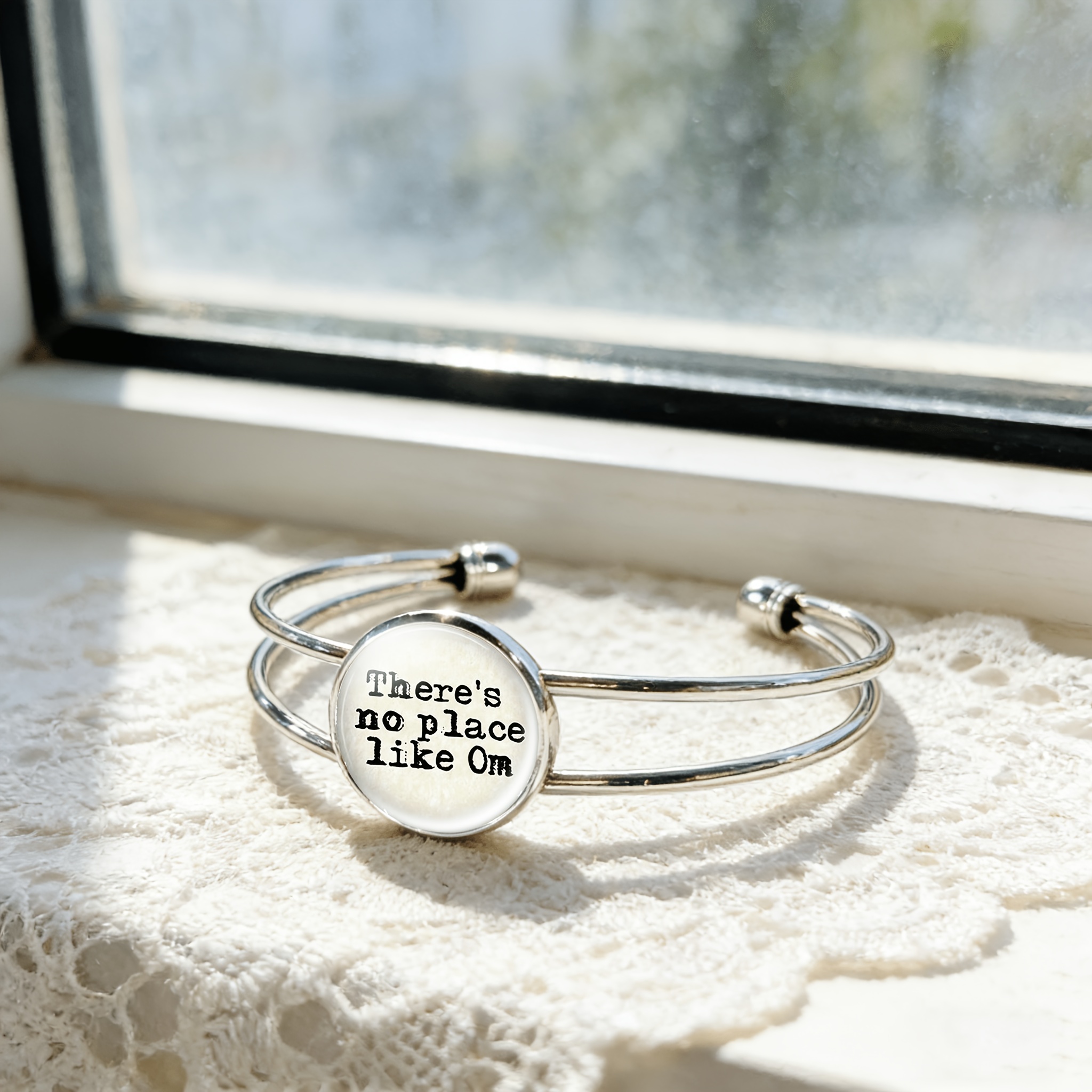 Women's Adjustable Round Time Gemstone Inlaid Classic Bangle