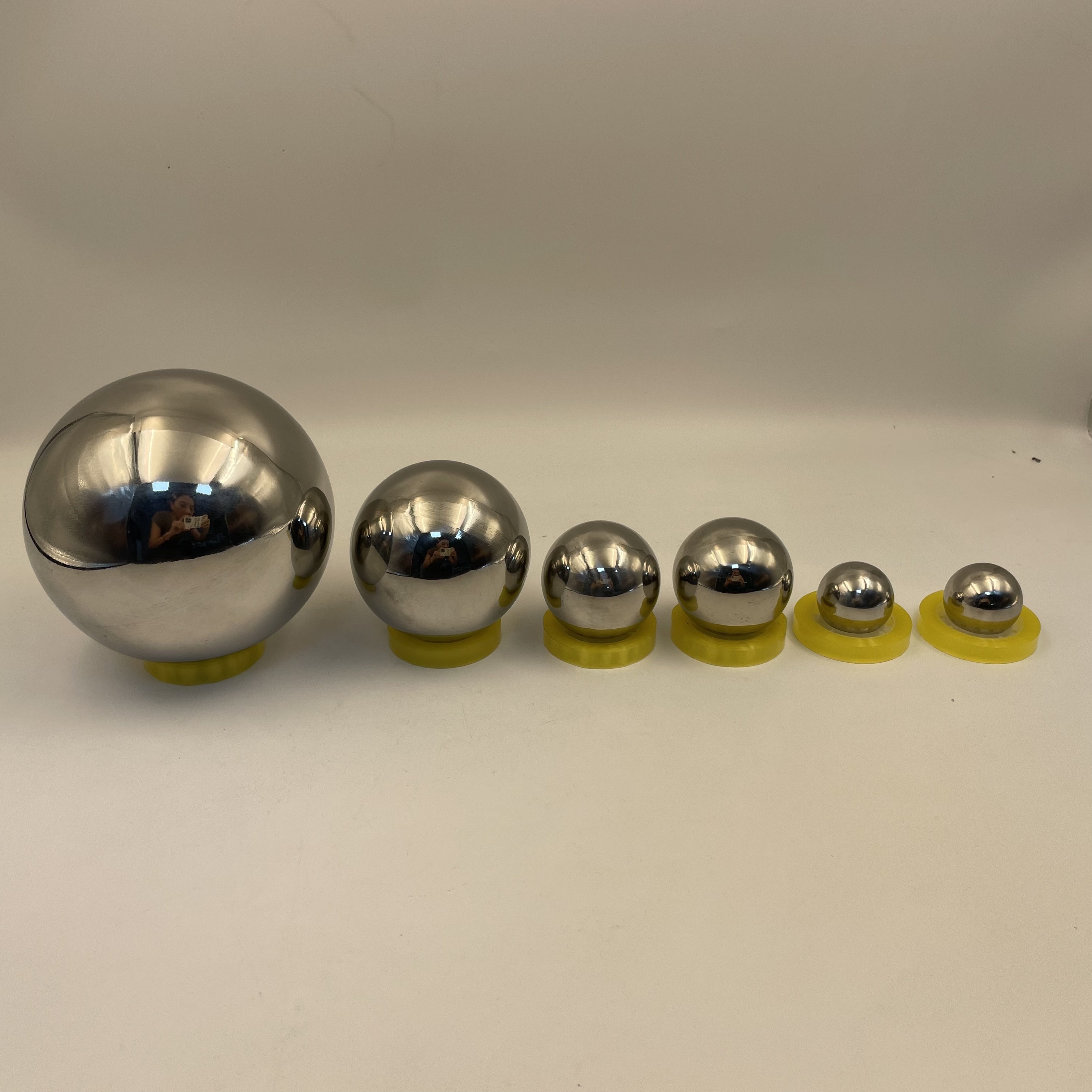 Image of 6pcs, 32-120mm Stainless Steel Gaze Balls, Mirror Polished Hollow Ball Garden Ball, Floating Pond Ball Seamless Gaze , For Home Garden Decorations (6 Mix)
