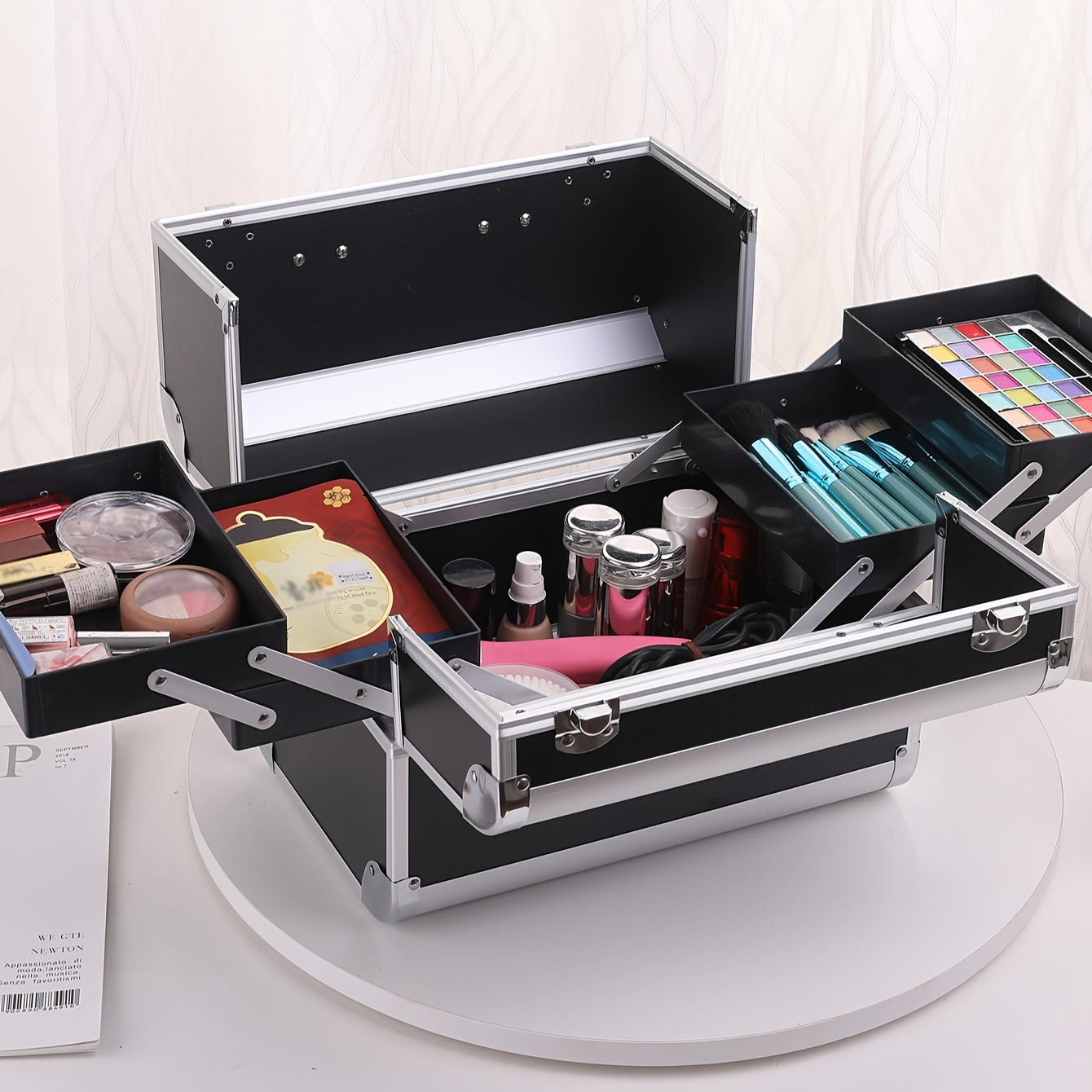 

Valise de Maquillage Professionnelle avec Serrures - Boîte Organisatrice Cosmétique Portable pour Femmes, Rangement de Beauté Multi-Compartiments avec Bandoulière