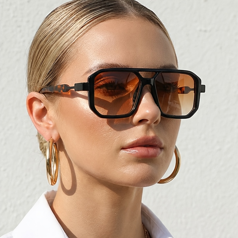 Unisex Square Frame Fashion Glasses - Golden Retro Style with Green Decorative Lenses, Lightweight Polycarbonate Design, Perfect Couple Style, Trendy Accessory, Vintage Design, Fashion Hinge, Must-Have for Individual Trendsetters