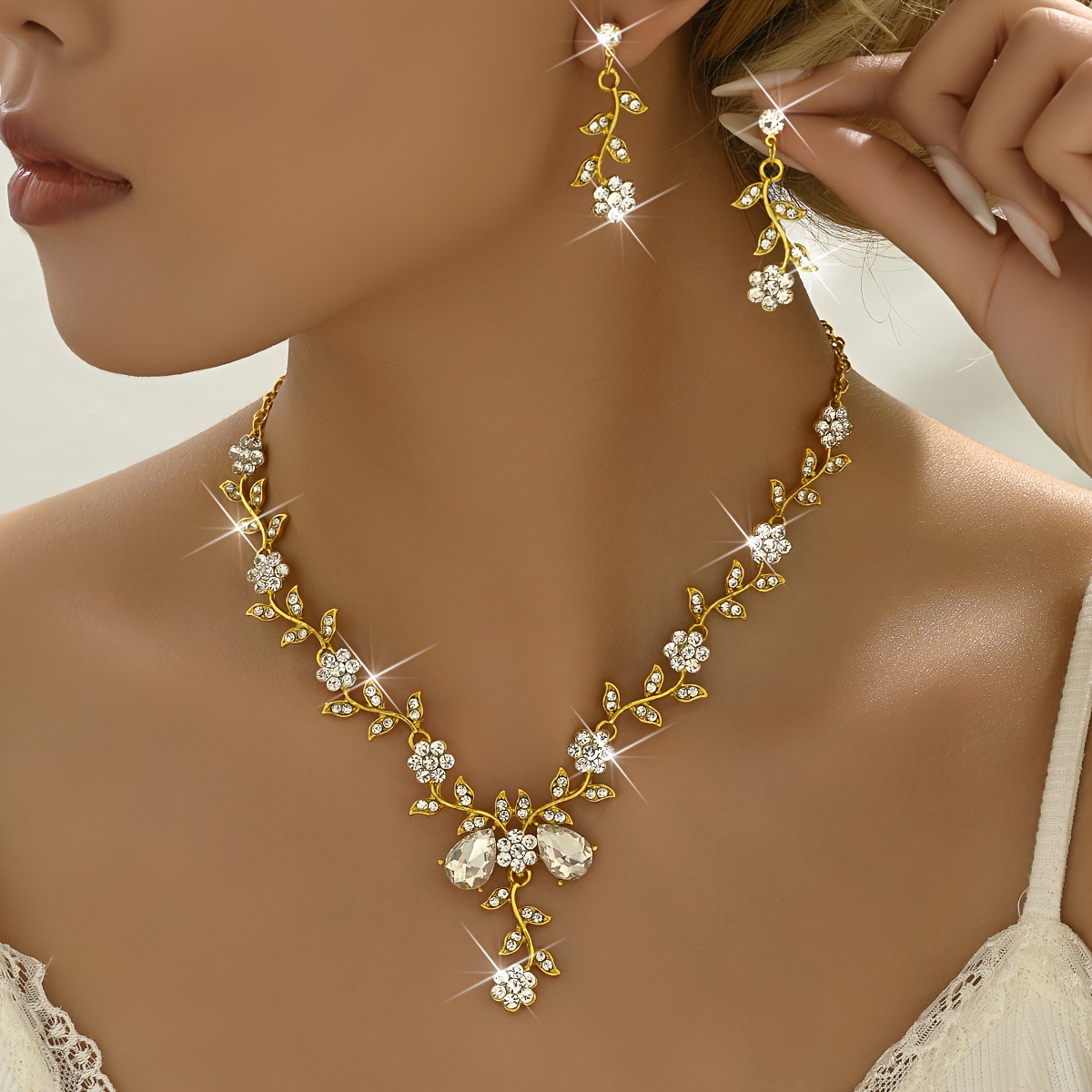 E-shop 3-teiliges Vintage Elegantes Blumen-Schmuckset mit Halskette Ohrringen, für Hochzeiten & Partys