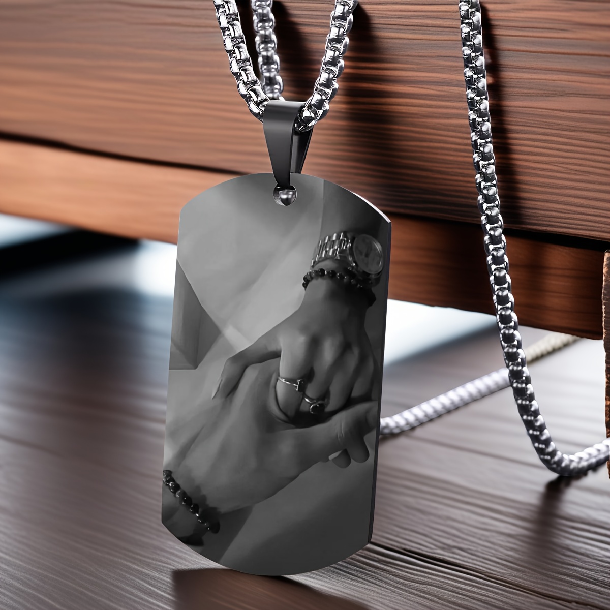 

Collier en acier inoxydable personnalisé avec photo - Photos gravées et significatives, et étanche - un cadeau idéal pour , les couples, amis, et , accessoire élégant en noir.