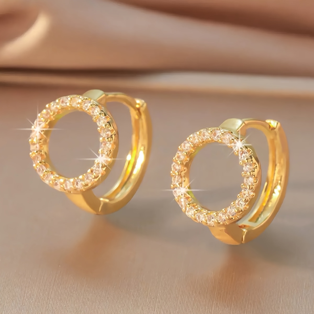 Image of A Pair Of Elegant And Stylish Copper Inlaid Synthetic Zirconia Geometric Round Hollow Earrings, Perfect For Any Occasion, Ideal As A Gift For Women