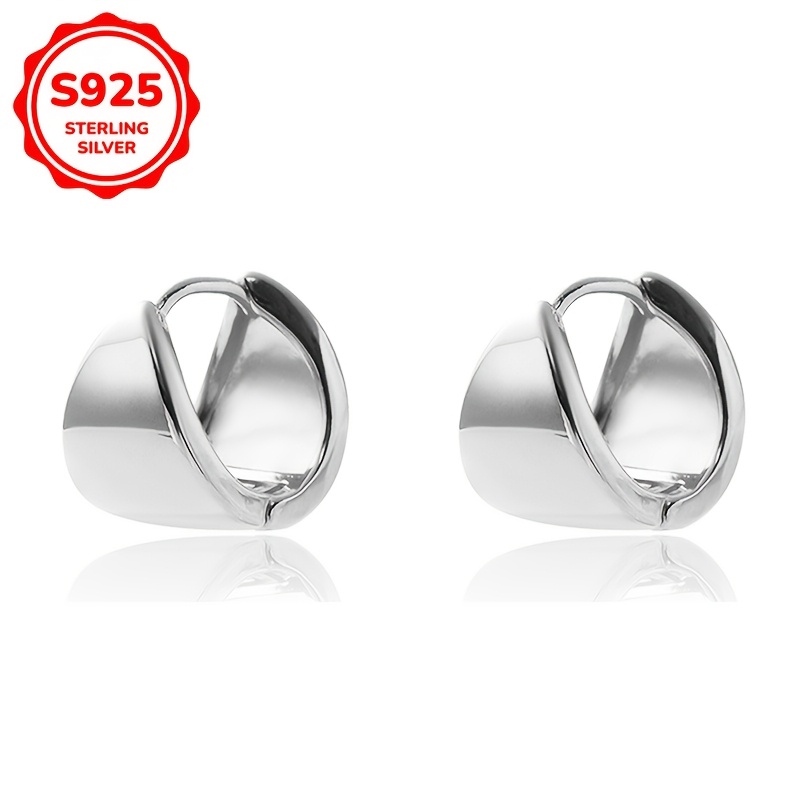 

1 Pair Of 2.7g Women's Fashion Hoop Earrings Simple Glossy Triangle Wide Design Earrings Suitable For Daily Commuting