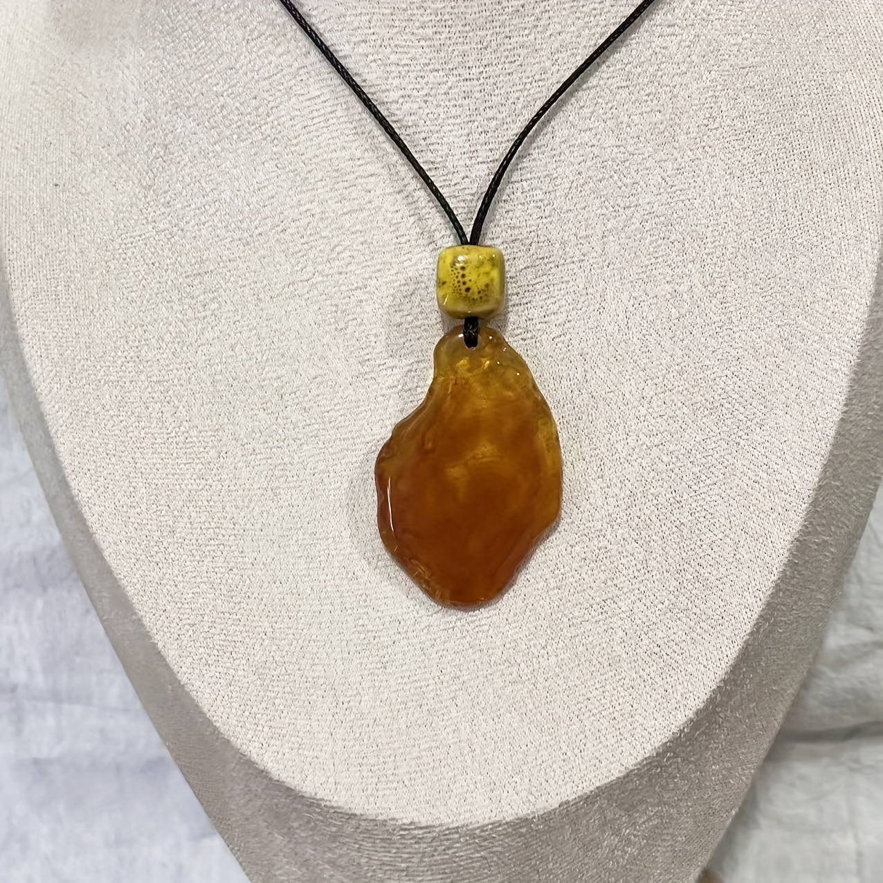 Women's Bohemian Multi- Leaf Pendant Necklace - Long Layering Chain, Lightweight Resin For Everyday & Formal Wear, Boho Style Accessory, Leaf Design For Layering Or Solo Necklace ()
