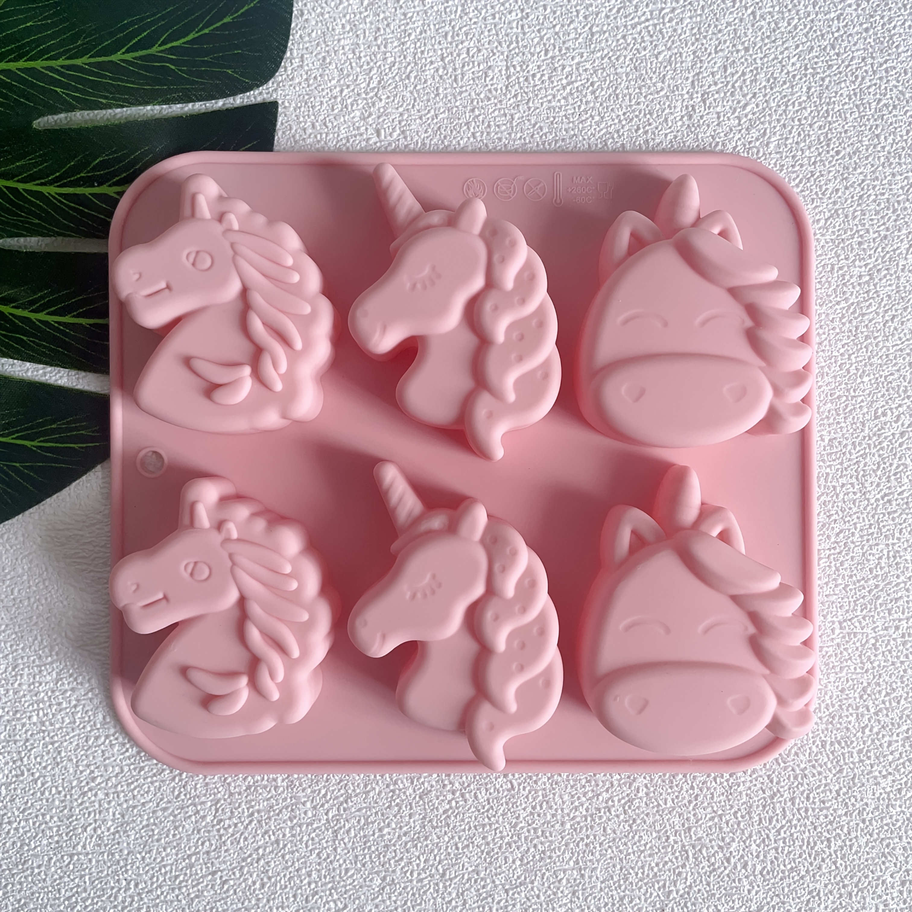 E-shop Kreative 6-in-1 Silikonform mit 3 verschiedenen Einhorn-Designs, geeignet für Harz-Seifenherstellung, Duftkerzenformen, Schmuckformen und