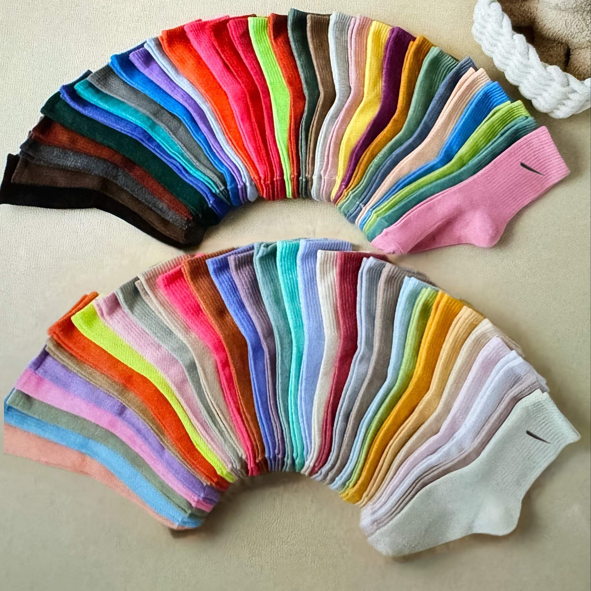 

12 Pairs/20 Pairs Dopamine Color Random Color Mid-calf Casual Sports Simple Comfortable All-match Men And Women Mid-calf Socks