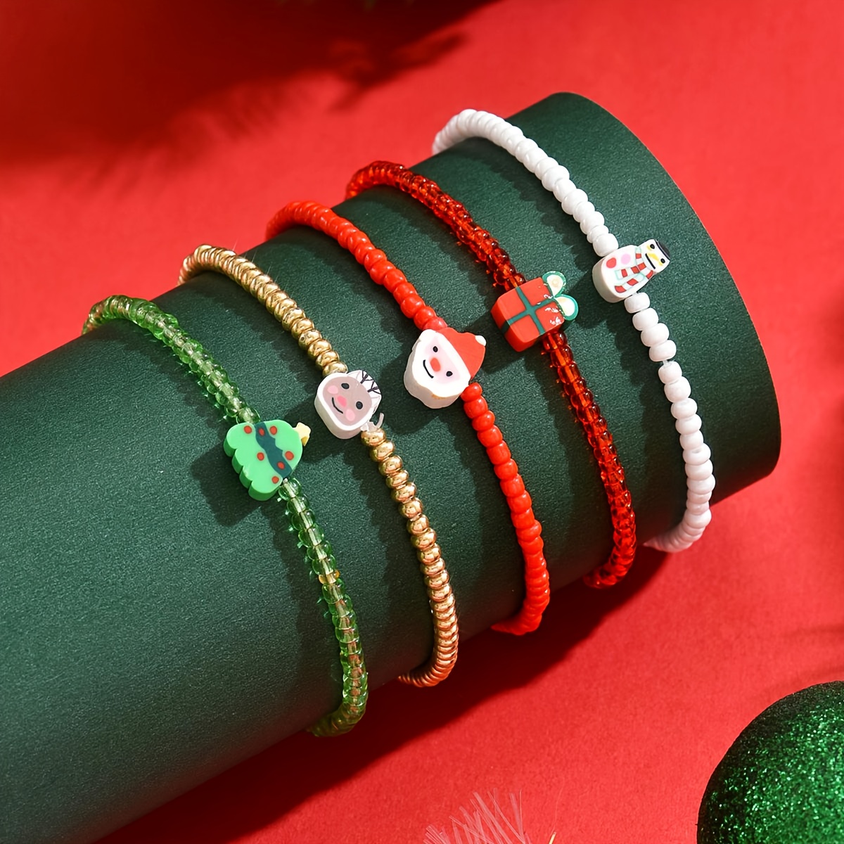 TEMU Juego de 5 pulseras bohemias elásticas y estirables hechas a con cuentas, de , regalo, Papá Noel y otros accesorios de arcilla , muy festivas,