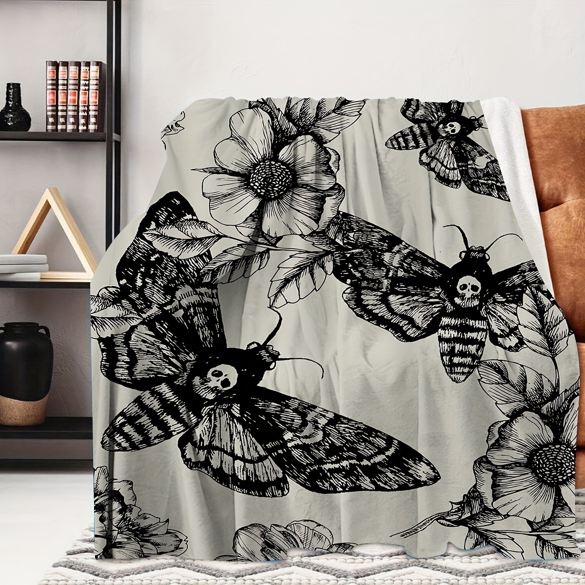 

1pc Creative Retro Moth Print Blanket, Blanket, Outdoor Blanket, Travel Camping Blanket, Soft Comfortable Blanket, Travel Sofa Bed, Office Home Decoration, Birthday Gift Blanket