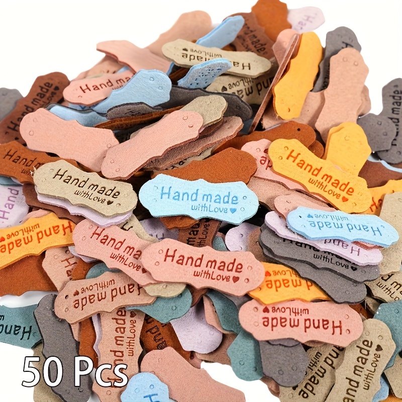 E-shop Set mit 50 farbenfrohen, gehäkelten Etiketten mit , für Bastelarbeiten, Stricken, Nähen, Mützen und Kleidung