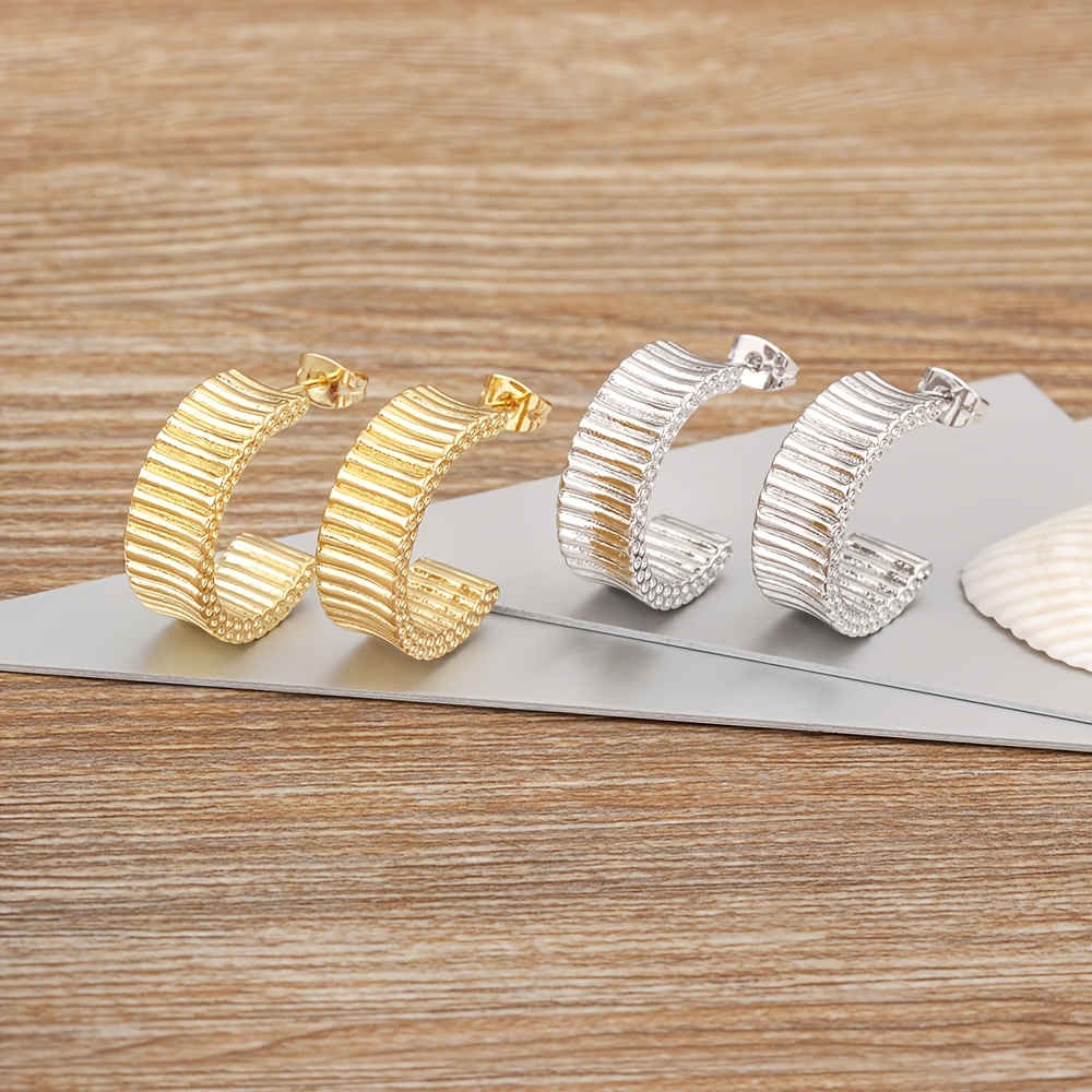 Women's 18K Golden Plated Textured C Hoop Earrings — Retro Style