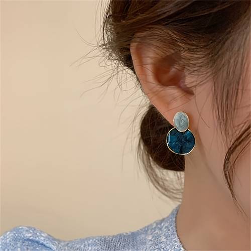une paire (2) de boucles doreilles de mariée luxueuses et pour femme, en de cuivre, adaptées à un , aux rassemblements et aux fêtes.