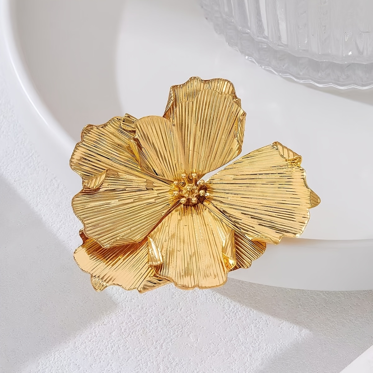 TEMU 1pc Women's Exquisite Floral Lapel Pin Badge, Suitable For Daily, Party, Gathering, Women's Gift, Matching