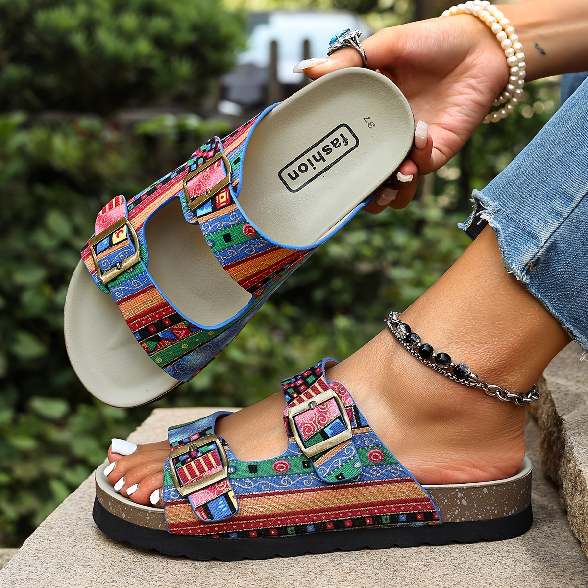 E-shop Bunte Patchwork-Sandalen für Damen mit Doppel-Schnallen-Design, Retro-Ethno-Stil, flaches Kork-Fußbett, rutschfeste offene Zehenpartie, für