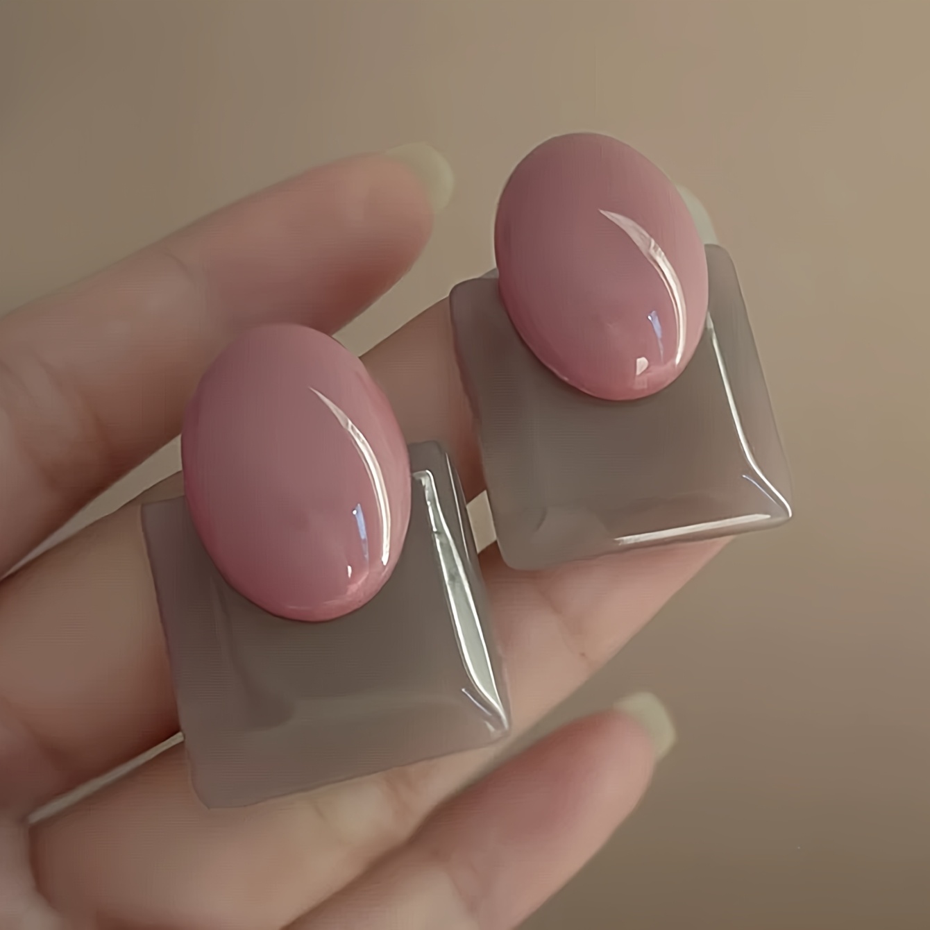 TEMU 1 di Orecchini a Eleganti Facili e Delicati Niche Geometrici in Resina Artificiale Design a Adatti per il Pendolarismo e l'Abbigliamento Casual