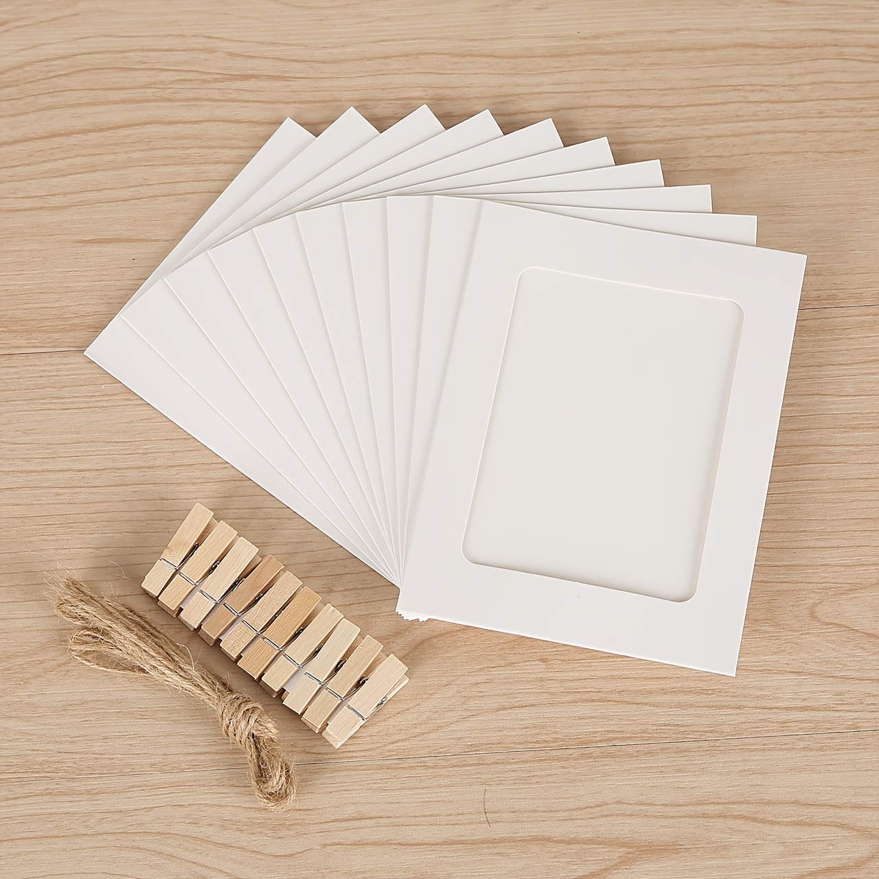 E-shop 21-teiliges Kraftpapier-Fotorahmen-Set – inklusive 10 Fotorahmen + 10 Clips + 1 Hanfseil, DIY Hängebild-Display, Landhausstil Fotorahmen,