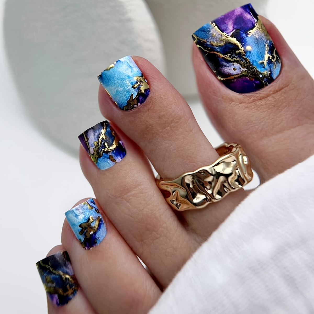 24pcs Summer Fashion Marble-patterned Sky Blue Press-on Toenails With Golden Lines