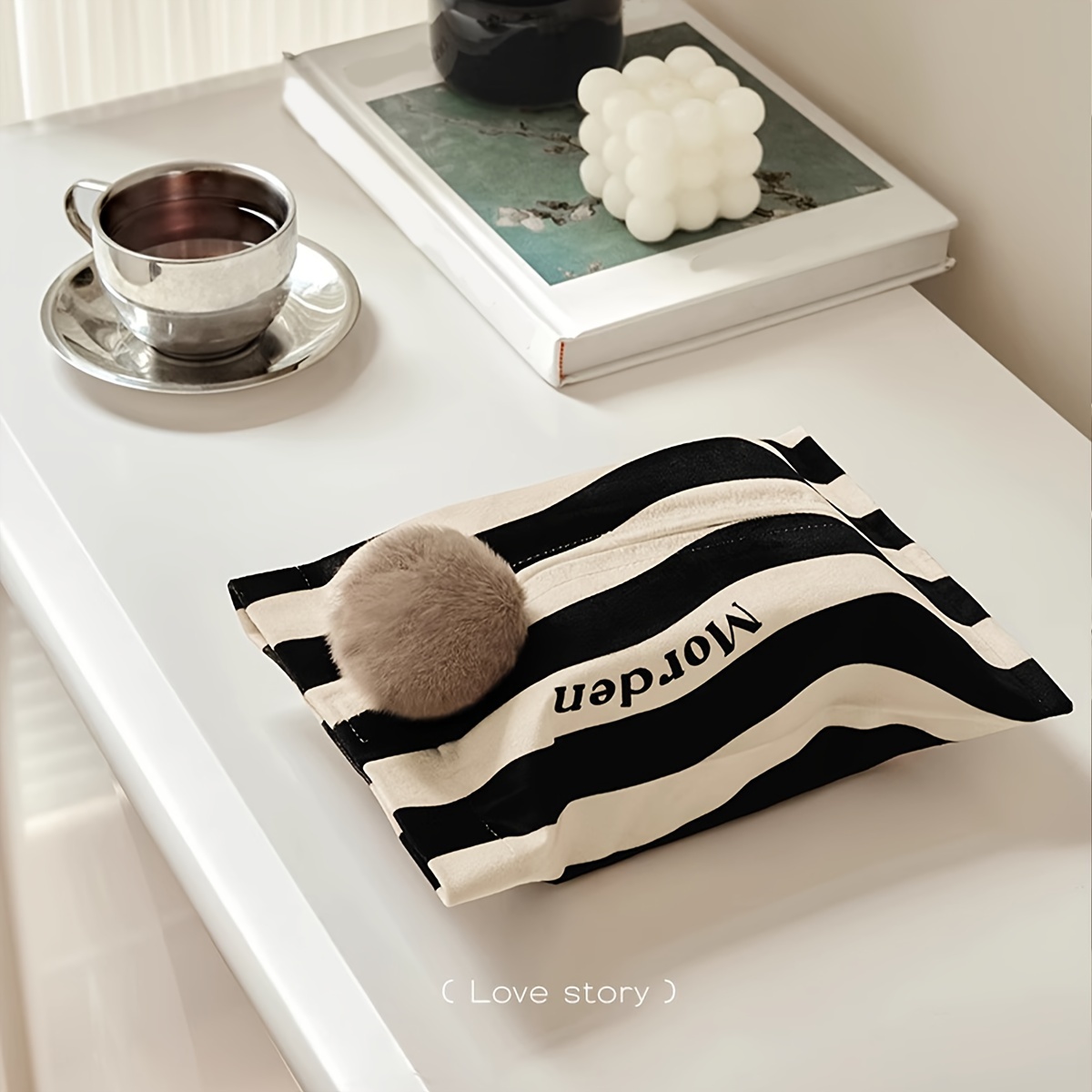 

1pc Couverture de boîte à mouchoirs à rayures avec pompon en peluche, porte- rectangulaire pour , la voiture, les , - Utilisation intérieure polyvalente