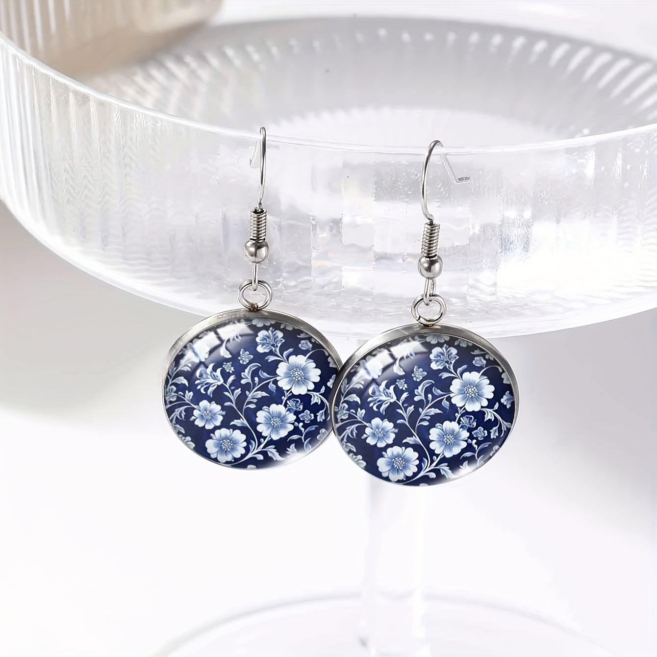 TEMU A Pair Of Unique Earrings Featuring A Blue And White Floral And Branch Pattern, Valentine's Day, Thanksgiving, And Christmas Gifts, Without