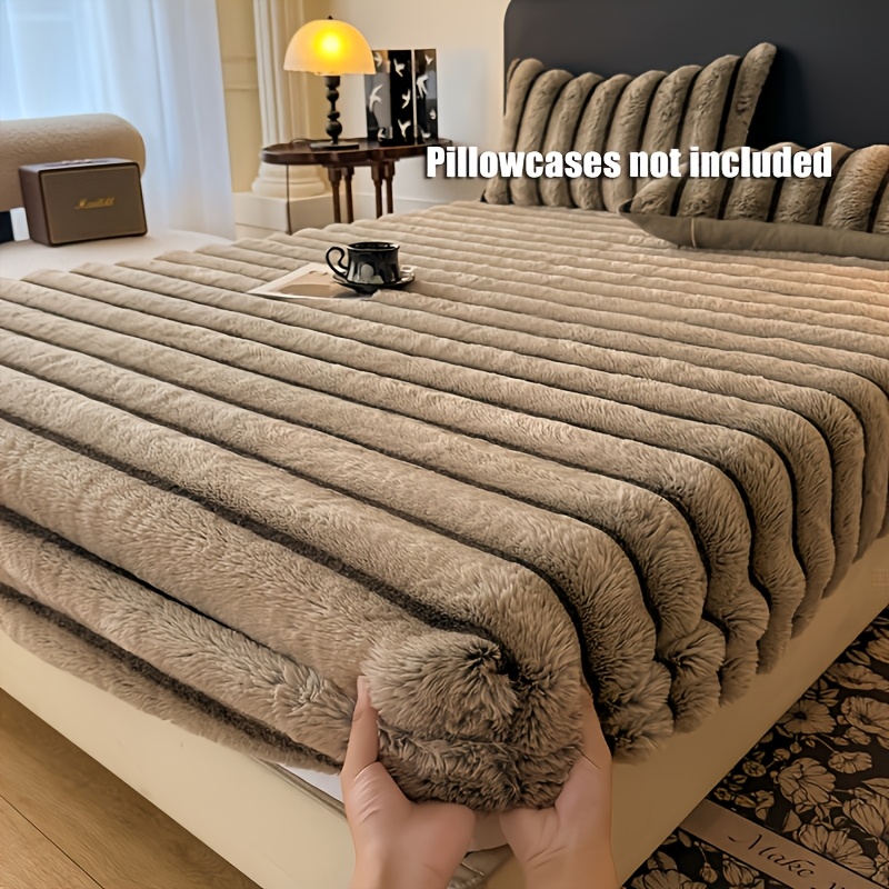 Image of 1pc Faux Rabbit Fur Fitted Sheet - Premium Plush Fluffy Deep Pocket Bedding, Warm Soft Winter Bed Sheet, Mattress Cover, Hypoallergenic Cozy Bedding For All Mattresses(pillowcases Not Included)