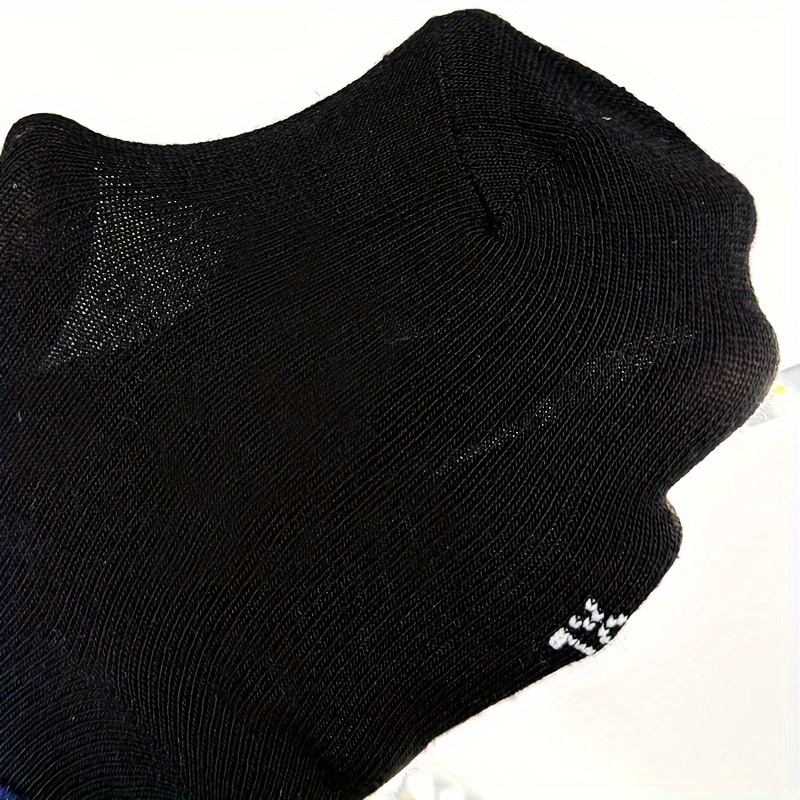 5 Pairs of Socks, New Spring And Summer Style for Boys, Suitable for Older Kids, Mid-Calf Sports Socks for Spring And Autumn.