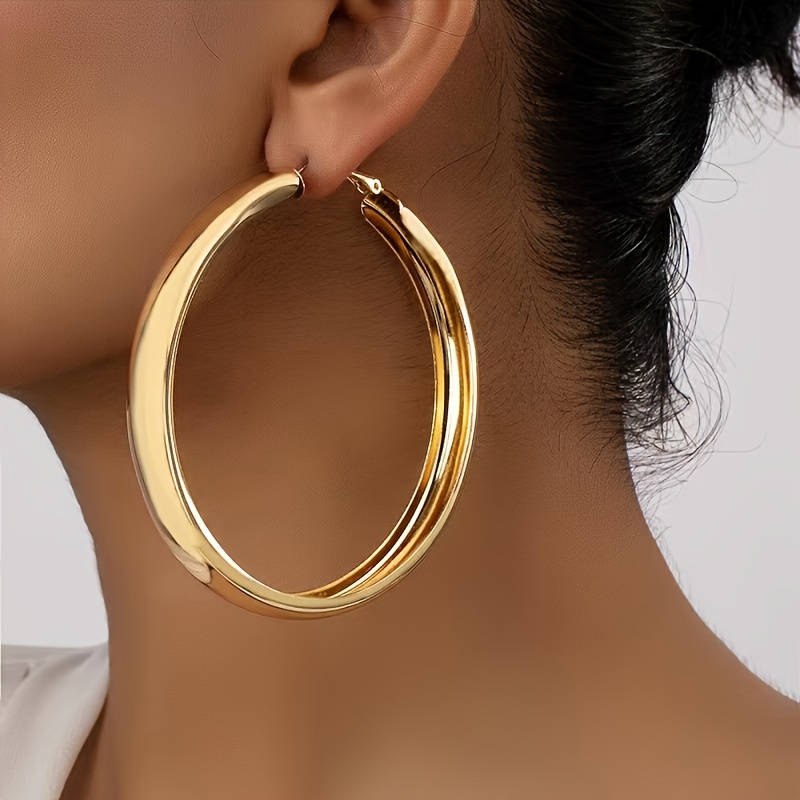 

Vintage Simple Style Hoop Earrings - 14k Golden Plated Large Round Geometric Hoops, No Mosaic Iron Ear Needle, Perfect For Daily Wear - Pack Of 1 Pair