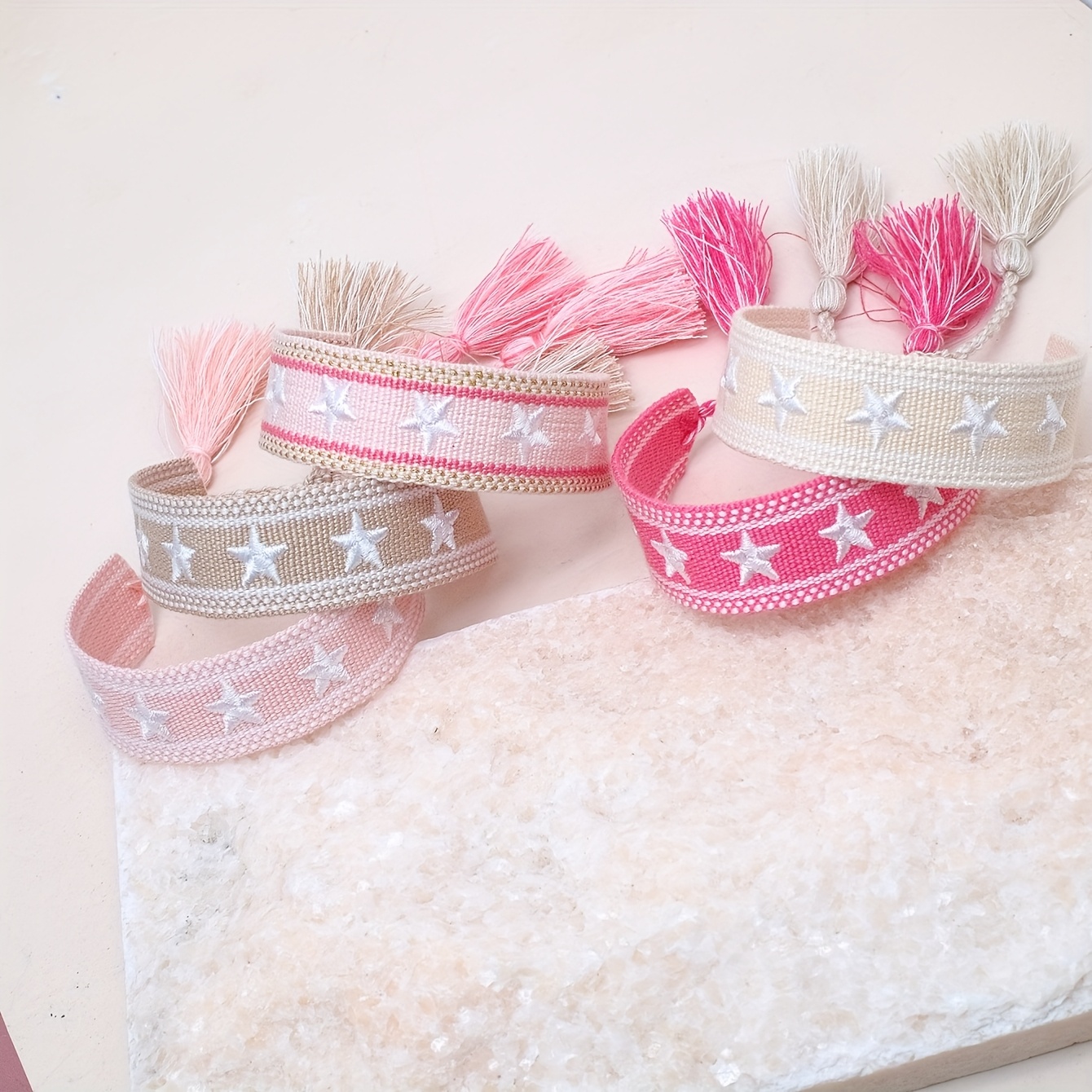 E-shop 5er-Set Bestickte Stern-Handgewebte Freundschaftsarmbänder im französischen Vintage-Boho-Stil, geeignet für Feiertagsgeschenke, Partys, Reisen,