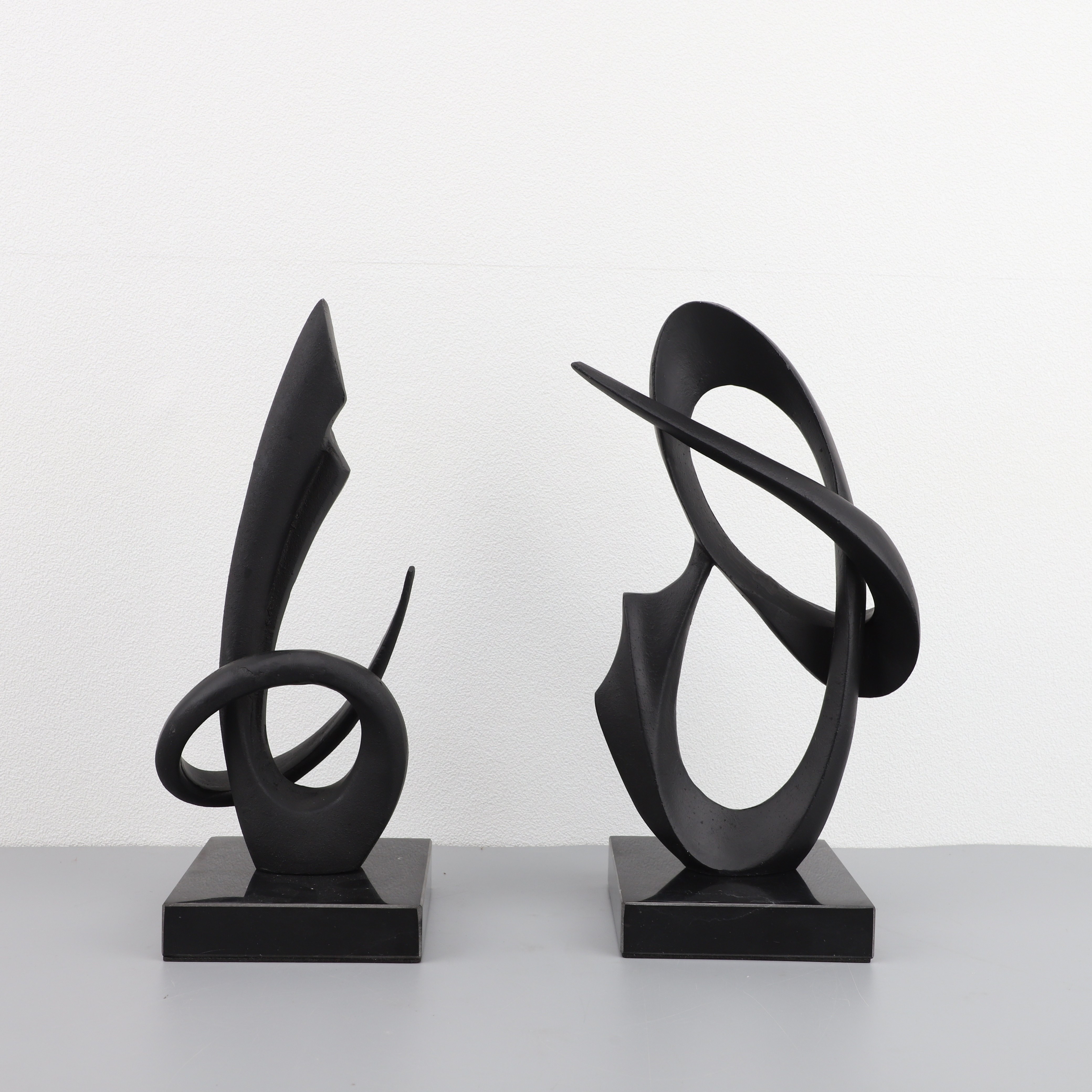 1pc Modern Abstract Creative Cast Iron Art Decoration Marble Base Black Simple Sculpture Desktop Soft Decoration