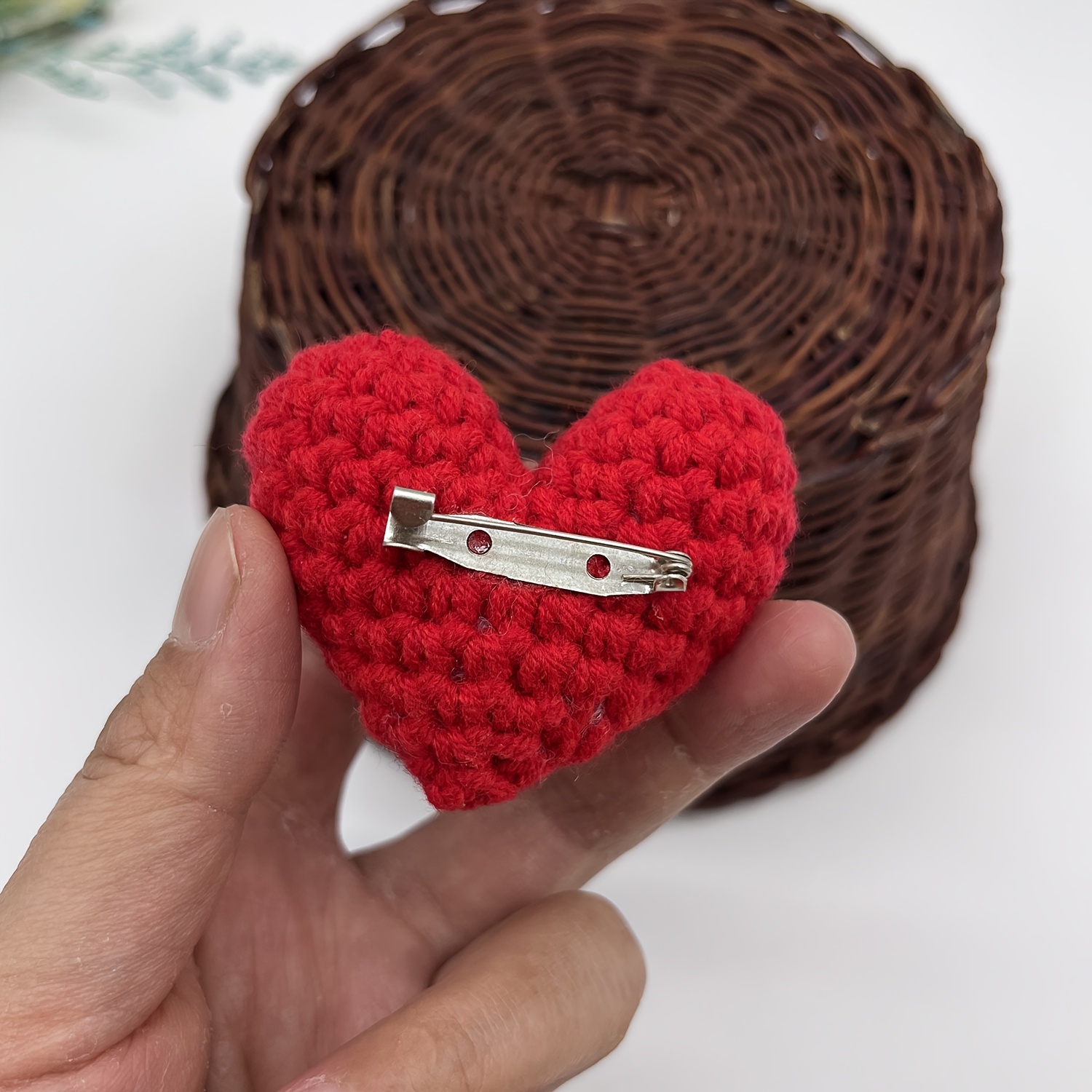 Image of 1pc Elegant Handmade Crochet Red Heart Brooch - Chic Accessory For Daily Wear & Gifting, Ideal For Parties, Valentine's Day, And Mother's Day, Crochet Accessories