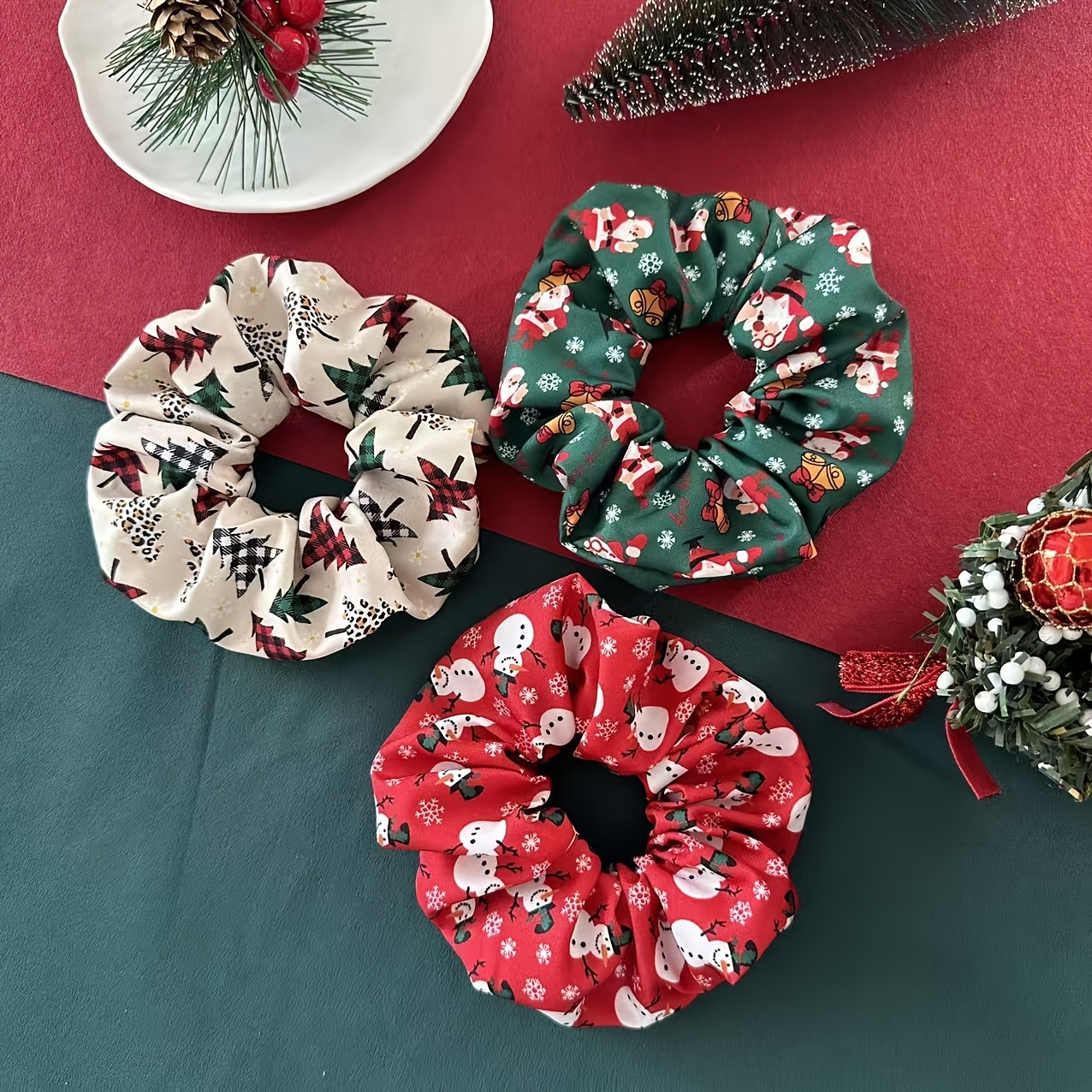 Image of 3pcs/4pcs Christmas Fashion High-elasticity Hair Ties, Durable, Lightweight, Breathable, Soft, And Comfortable, Christmas Tree And Snowman Print Scrunchie Set, Christmas Decorations
