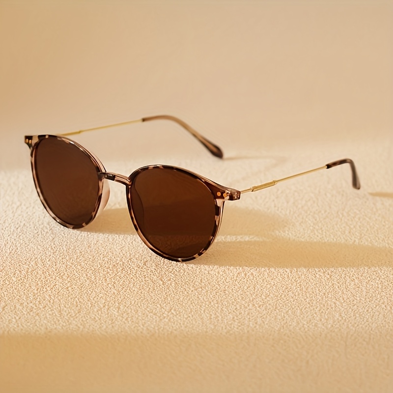 Fashion Millennial Style Ultra-Light Metal Round Frame Glasses, Unisex, Suitable for Daily Wear And Street Photography, a Must-Have Item for Summer