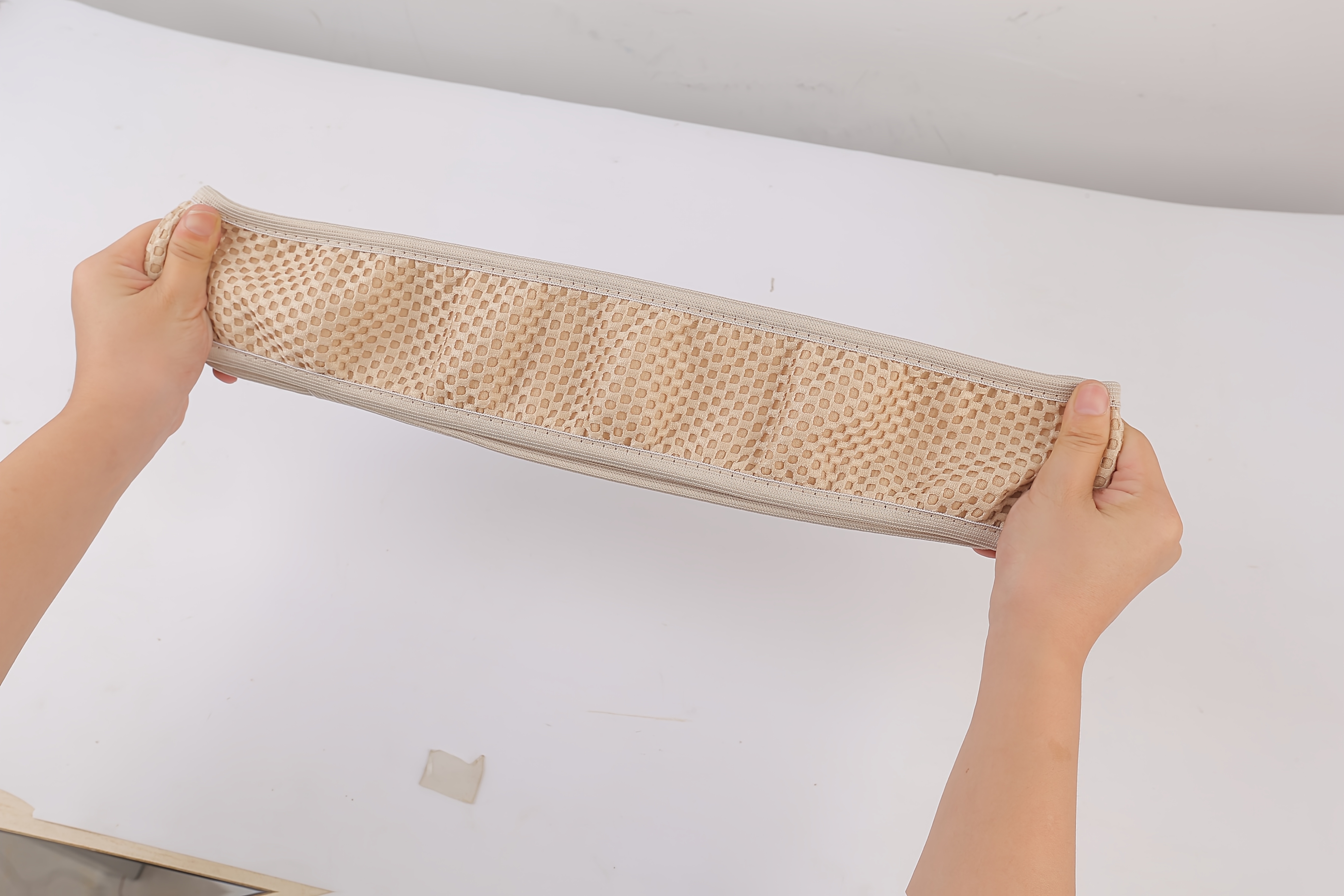 housse de volant de voiture élastique, convient aux intérieurs de voiture, confortable en toutes   avec chaleur en hiver et   en été, convient aux voitures de 38 cm (15 pouces), fabriquée en  , respirante, antidérapante et inodore Détails du produit 2