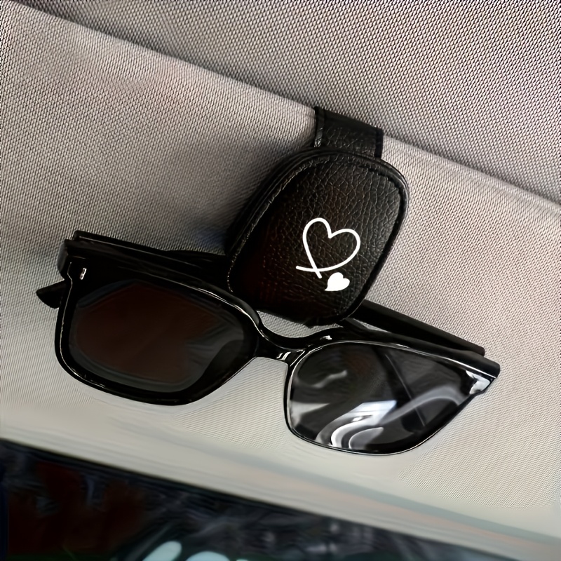 E-shop Herzförmiger Auto-Sonnenblenden-Gläserhalter - Hergestellt aus PU-Material, sichere Aufbewahrung für Brillen im Auto, ein perfektes Geschenk und