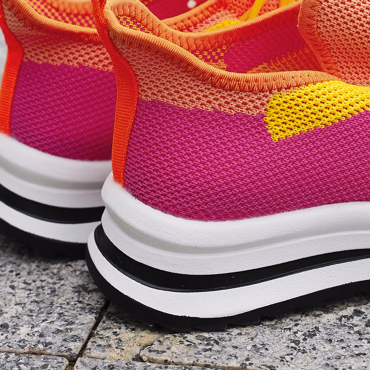 chaussures de sport tricotées, légères et polyvalentes pour femmes, disponibles en orange, jaune et rouge. chaussures pour femmes, baskets 5
