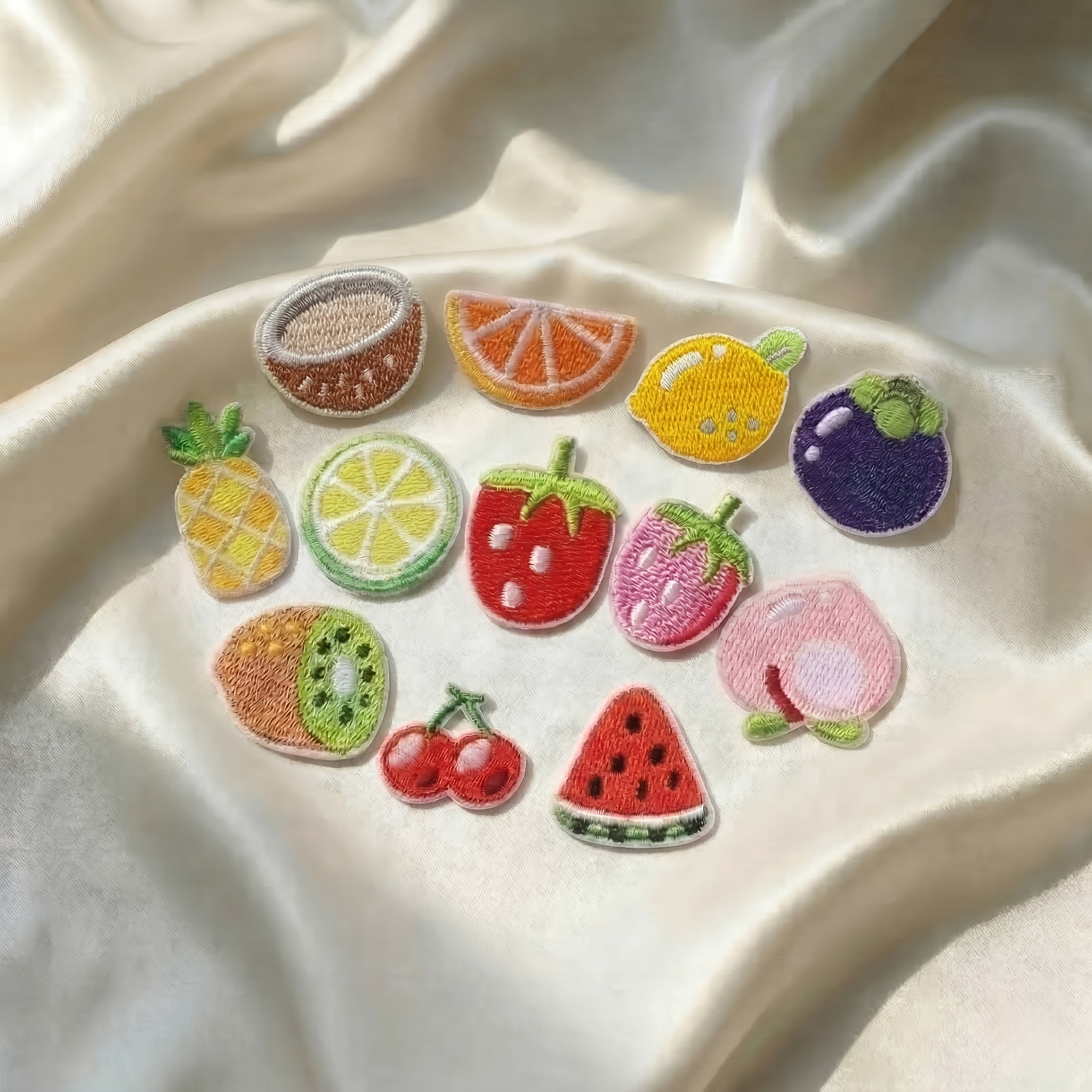 E-shop 12-teiliges Set niedlicher Frucht-Stickerei-Aufbügler, selbstklebende Aufbügler zur Kleidungsreparatur, INS-Stil frischer Stil zum Flicken von