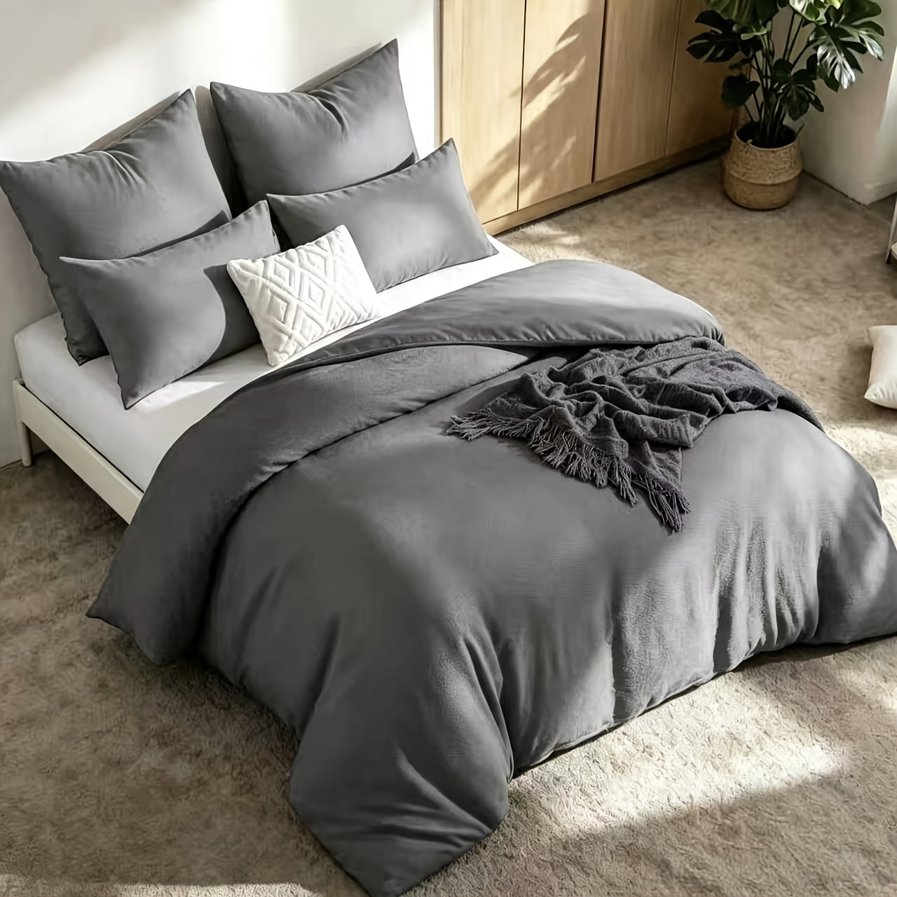 3pcs Bedding, 1 Duvet Cover And 2 Pillowcases, 200 X 220 Cm Made Of Soft, Comfortable Polyester, Solid Color Pattern With Print, Bedding, With Zipper