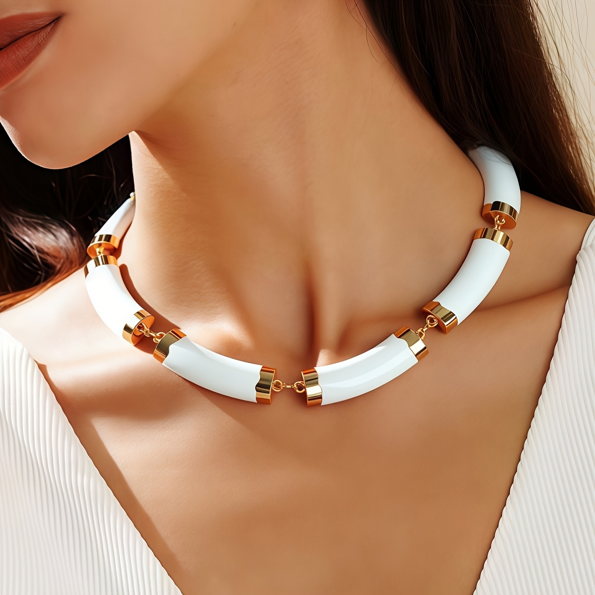 Image of A White Oil-filled Curved Metal Cylinder Multiple Combined Arrangement Connection Collar Temperament Banquet Matching Wear Can Be As A Gift