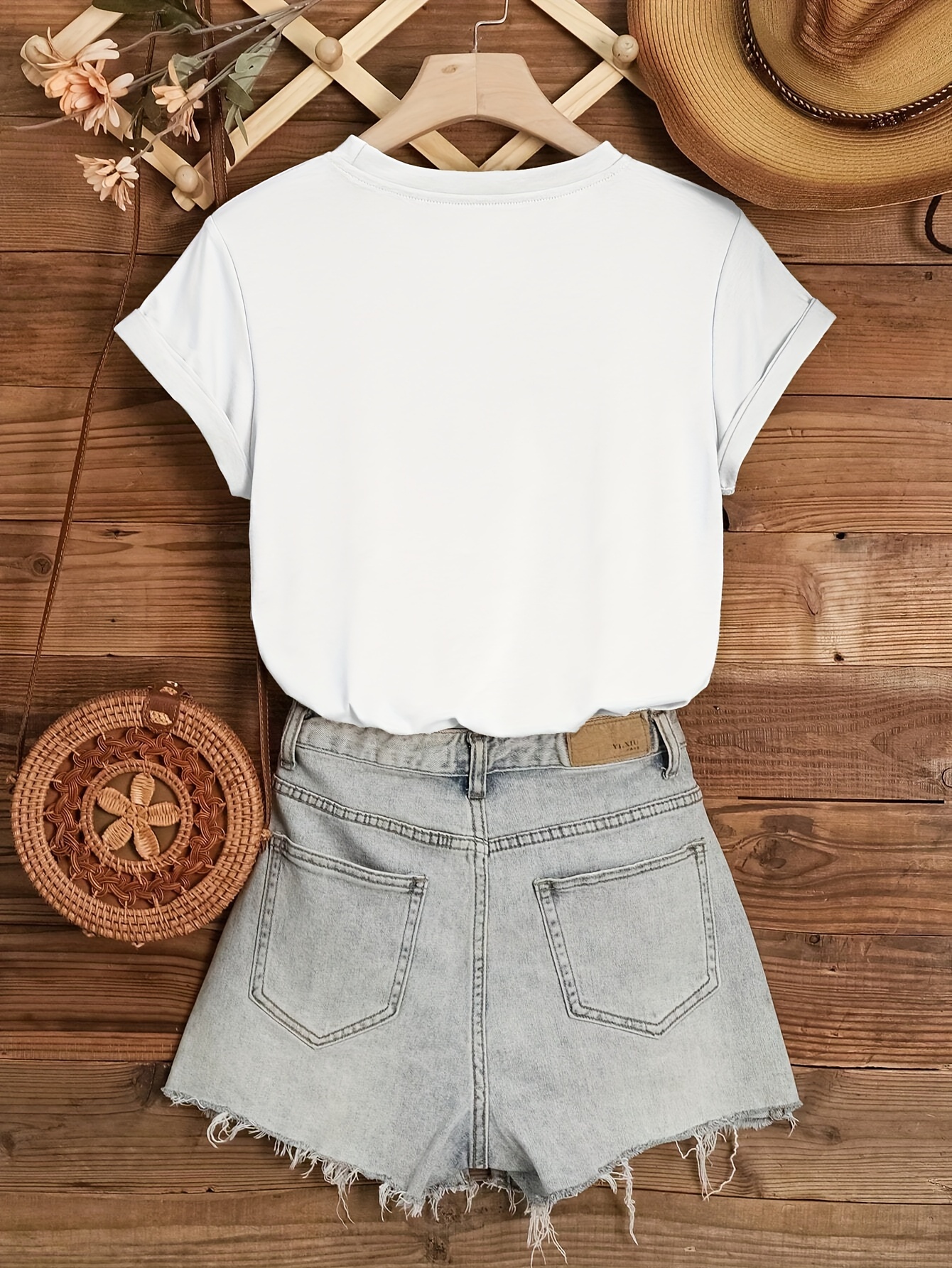 t-shirt décontracté à col rond pour femme avec impression de paysage, manches courtes, tissu extensible moyen, coupe régulière - g7271, haut dété | t-shirt coupe relâchée | impression de paysage   Détails du produit 1