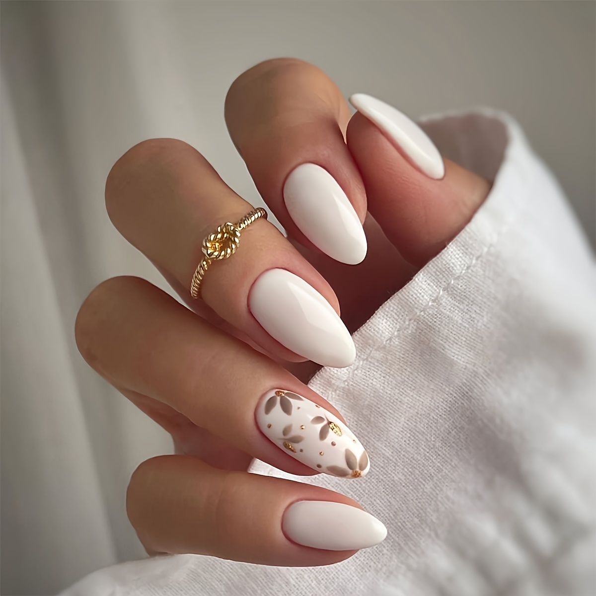 

24 Pcs Almond Shape Press-on Nails, White Solid Color With Flower Design Fake Nails For Women Daily Fake Nails