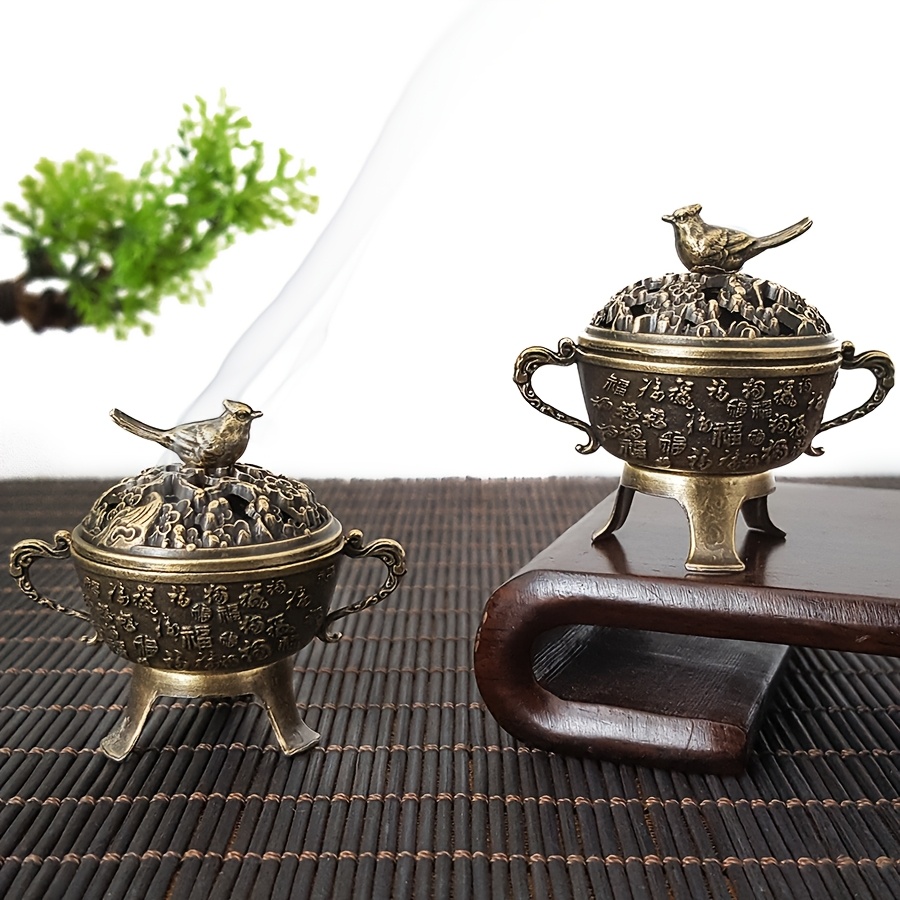 

A Decorative Metal With A Lid And -legged Design, Home Decor New Year, Christmas, Halloween, Easter, Hanukkah, And Thanksgiving - A Fragrance-free Accessory.