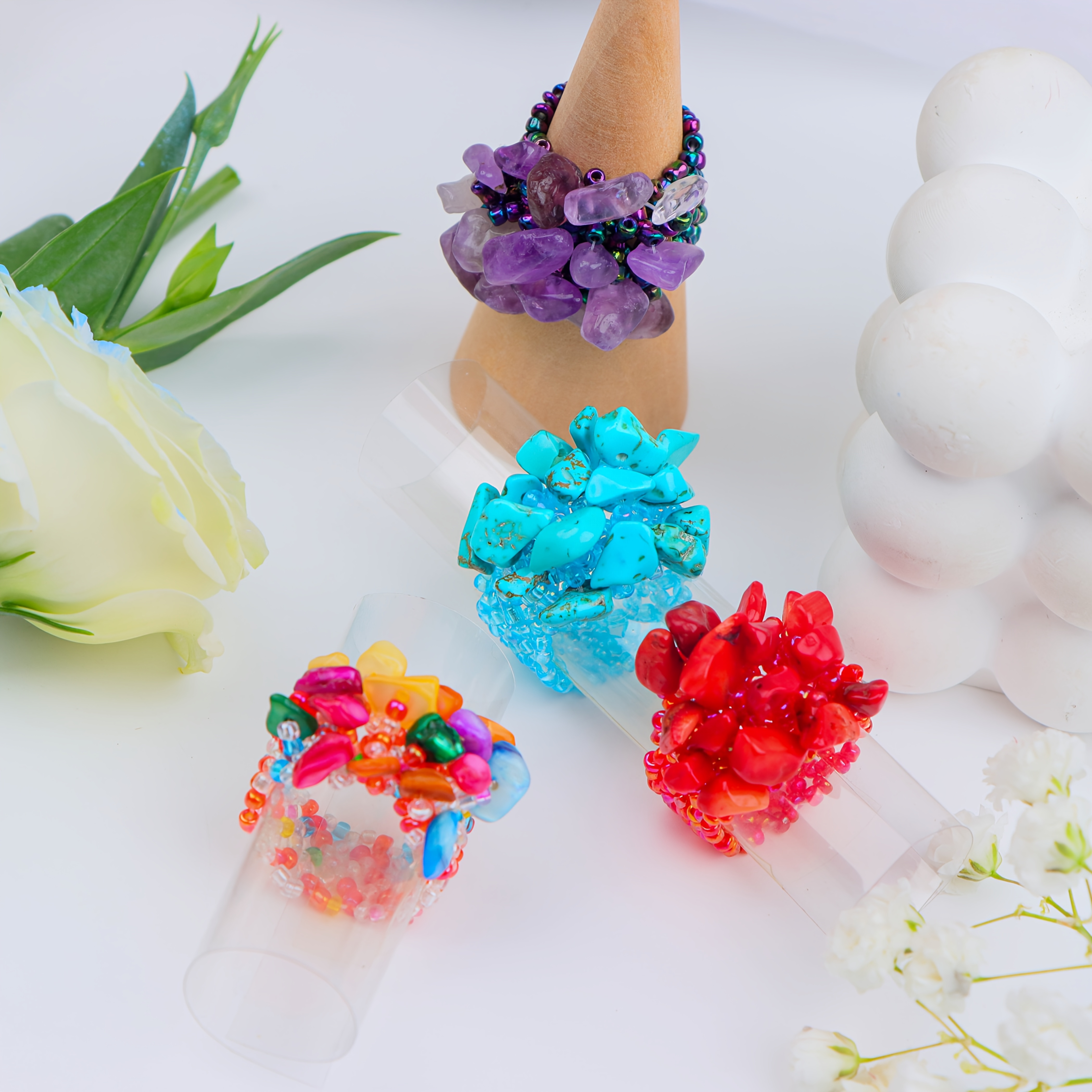 טבעת אלסטית בוהמית אחת בעבודת יד עםוזי אורז את צבעוניות ואבן לבוש, לבוש לשמש - תכשיטים יומיומי, מתאים לגברים ולנשים כאחד