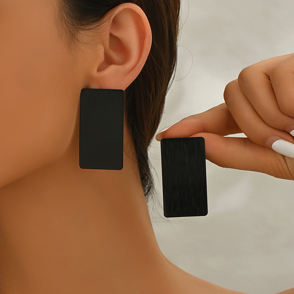 TEMU 1 Paire de Boucles d'Oreilles Clous Brossées Noires Rectangulaires Femme Niche Unique Tempérament Bijoux d'Oreilles Chic
