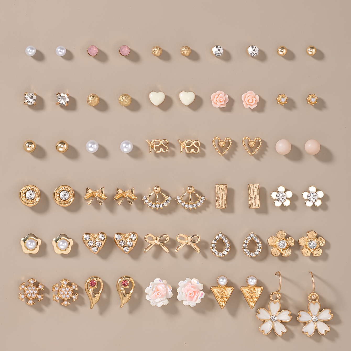 E-shop 1 Set mit 30 Paar Mode Einfache Rose Blume Schleife Herz Englische Buchstaben Runde Geometrische Lässige Kombination Großes Set Schmuck