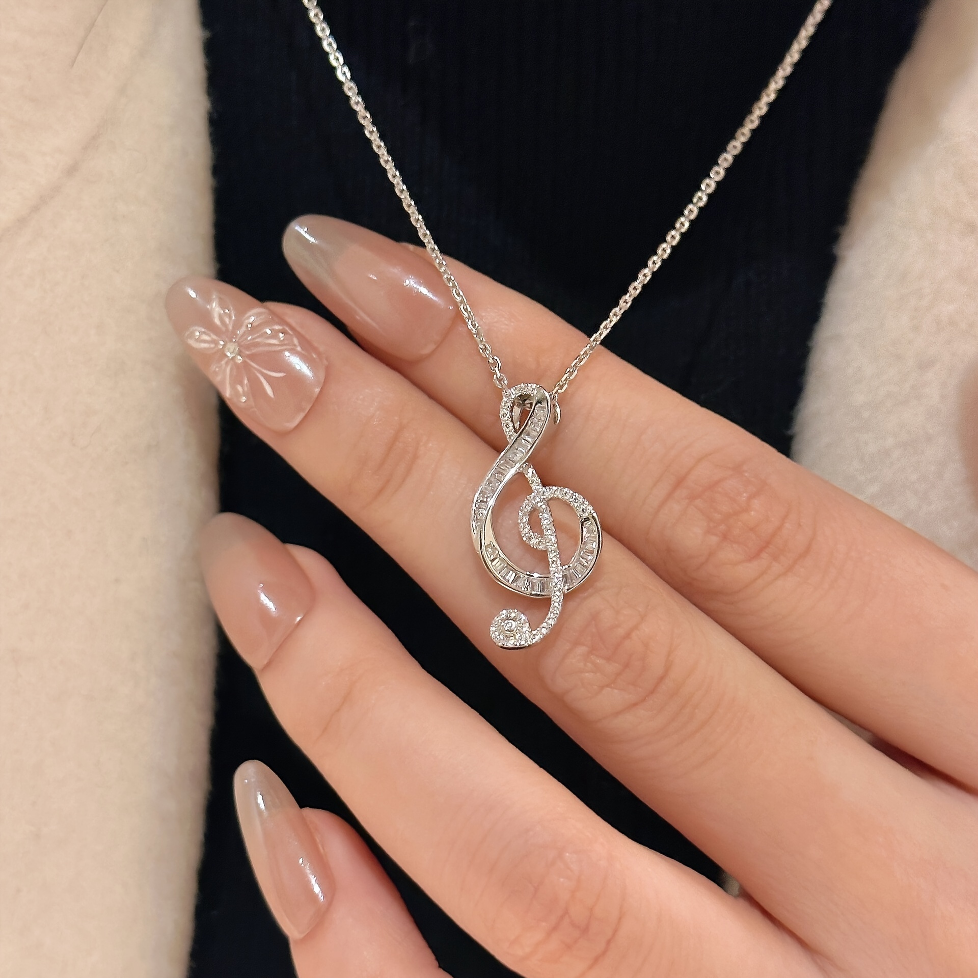 

A Piece Of Exquisite Fashion, Creative Personality, Exquisite And Elegant Music Note Pendant Necklace, High-end Clavicle Chain Jewelry For Women